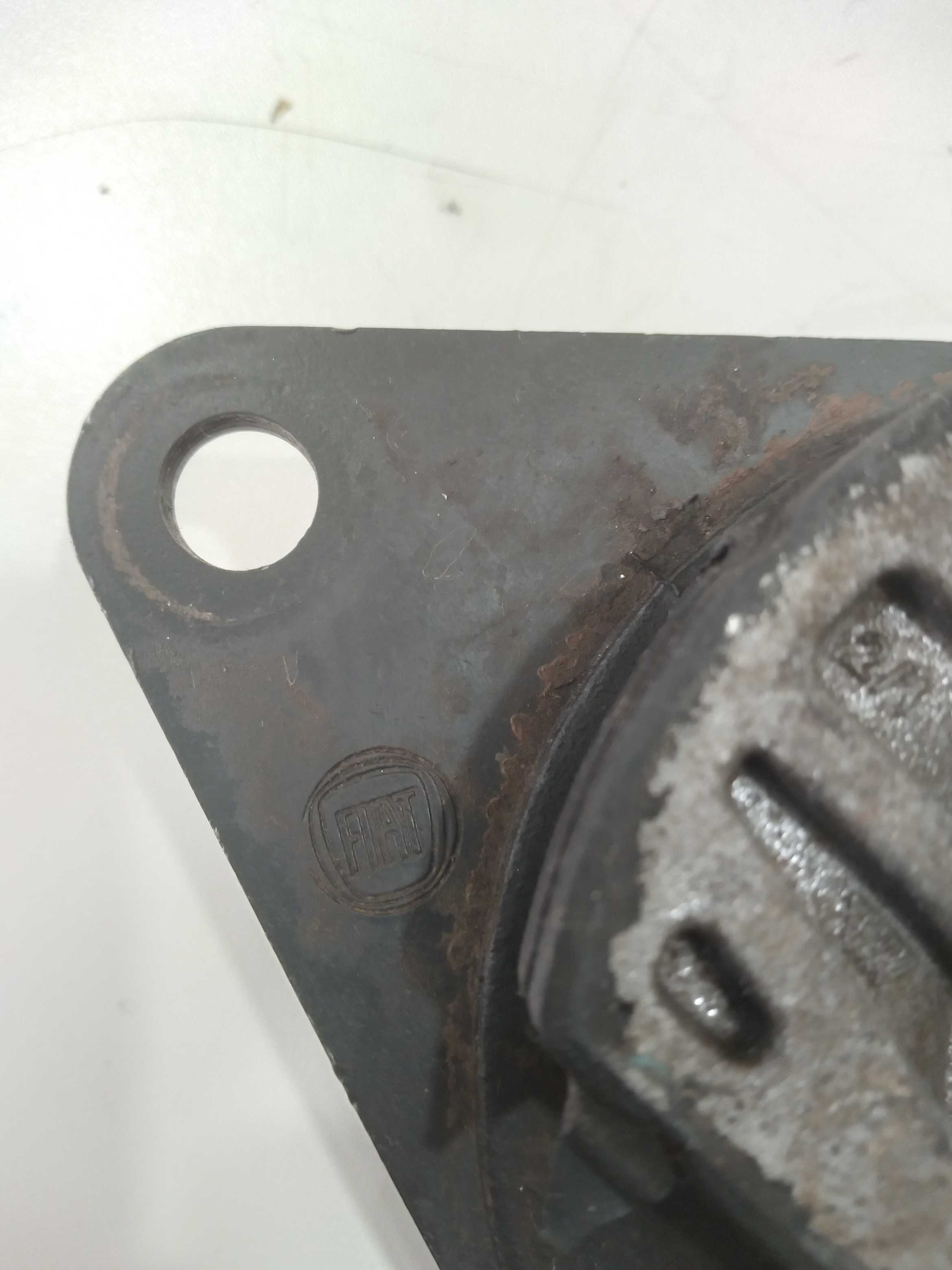 Coxim Superior Do Câmbio Fiat Grand Siena Attrac. 1.4 2013 3
