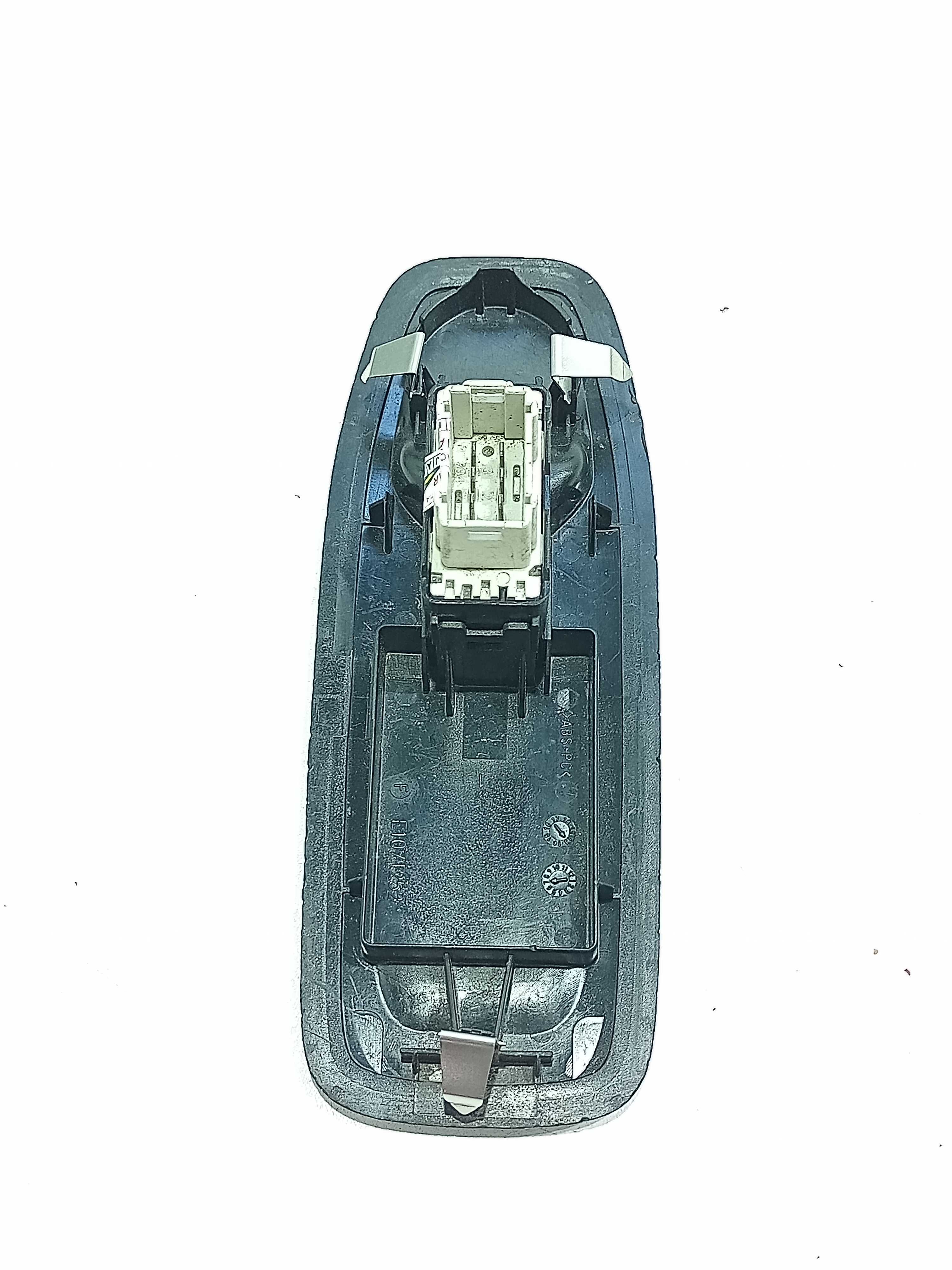 Moldura E Botão Vidro Elétrico Diant Dir Peugeot 208 2014 2