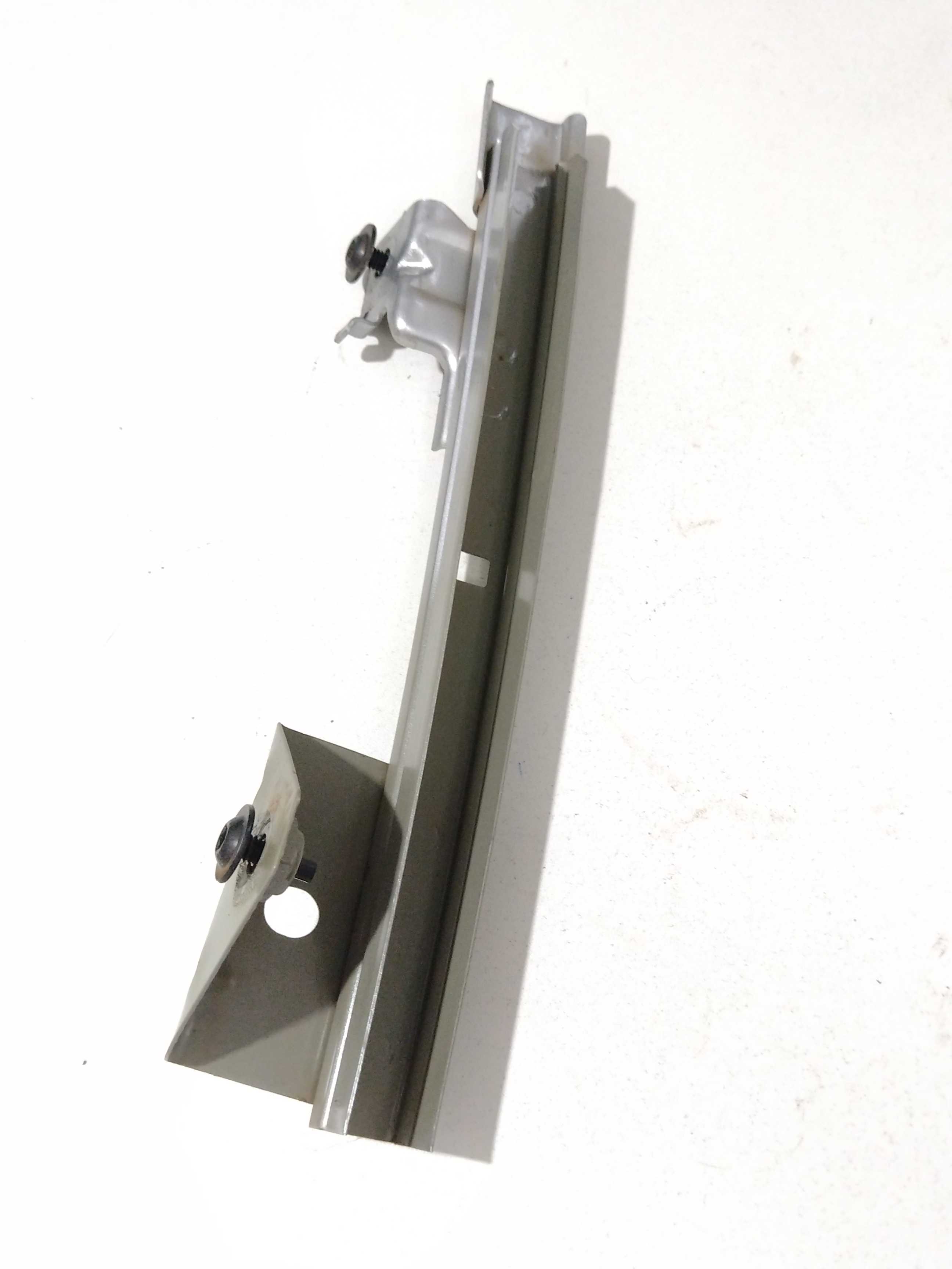 Guia Vidro Porta Traseira Esquerda Duster 2013 822362839r 2