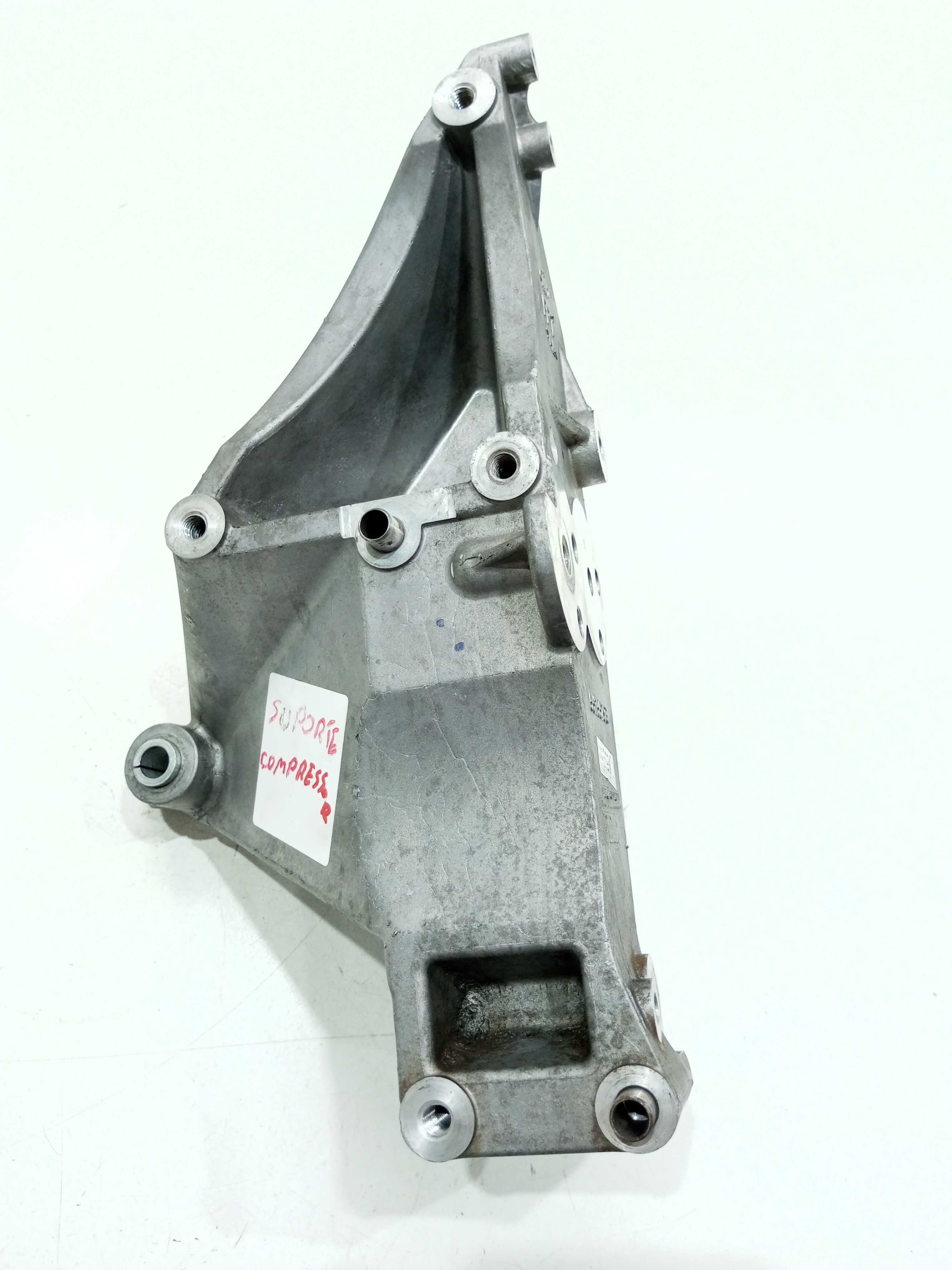 Suporte Do Compressor De Ar Fiat Strada 1.4  2022