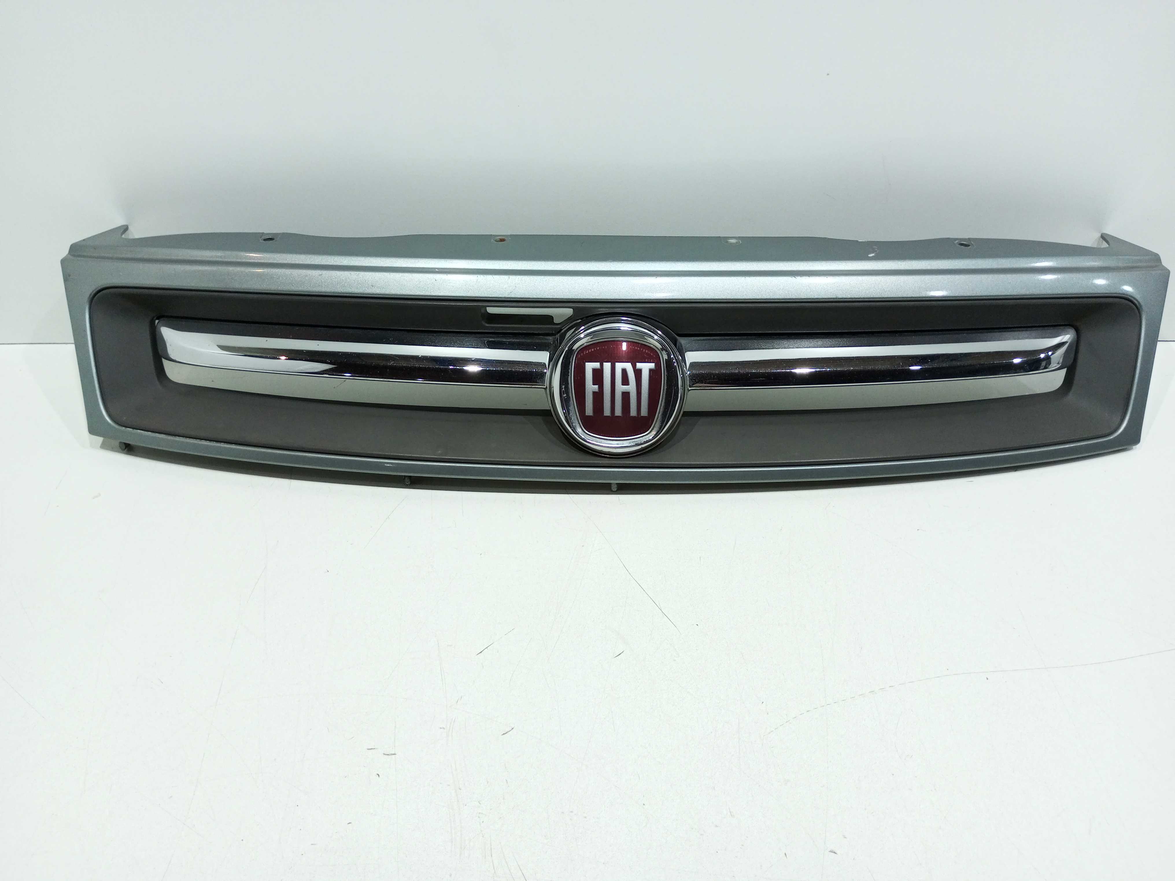 Grade Dianteira Fiat Siena 1.0 Fire 2011 Detalhe 1