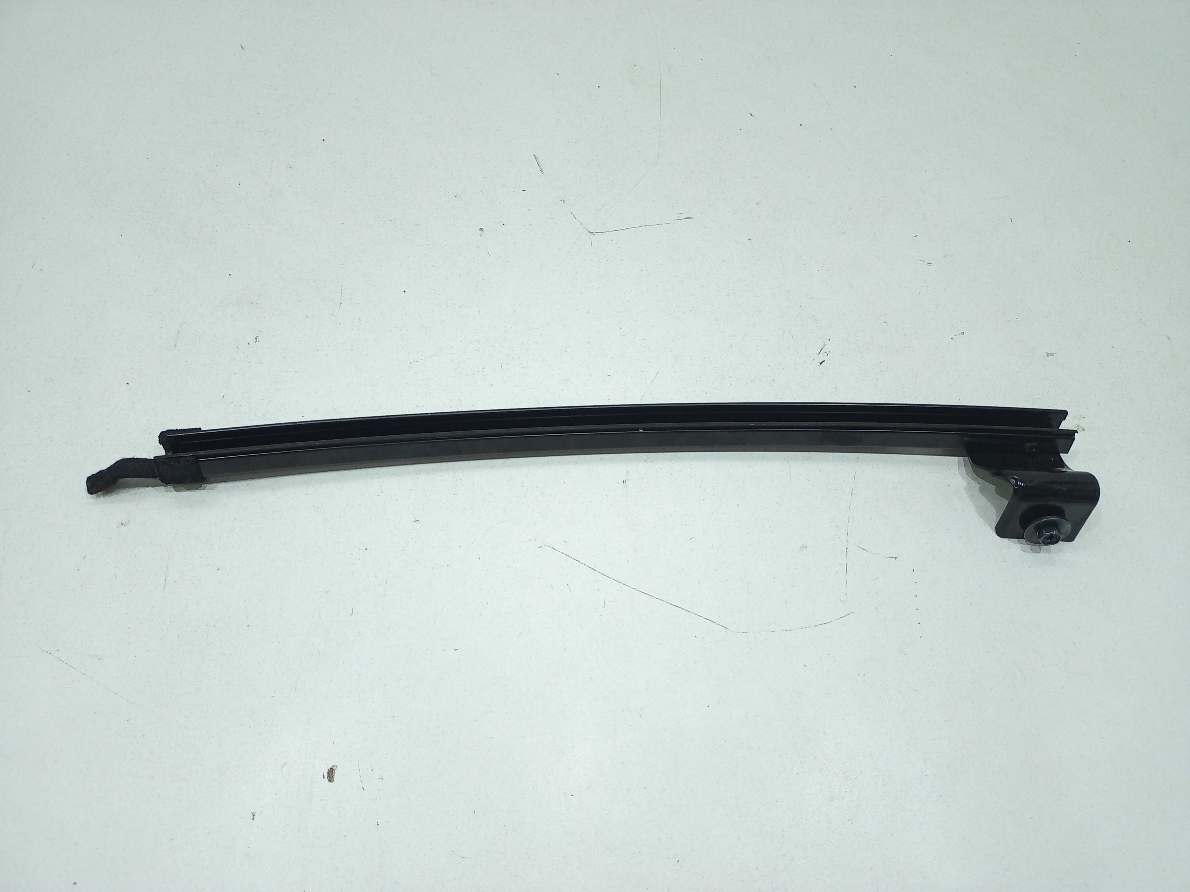 Guia Vidro Porta Dianteira Direita Nissan Versa 2019 Preto 3