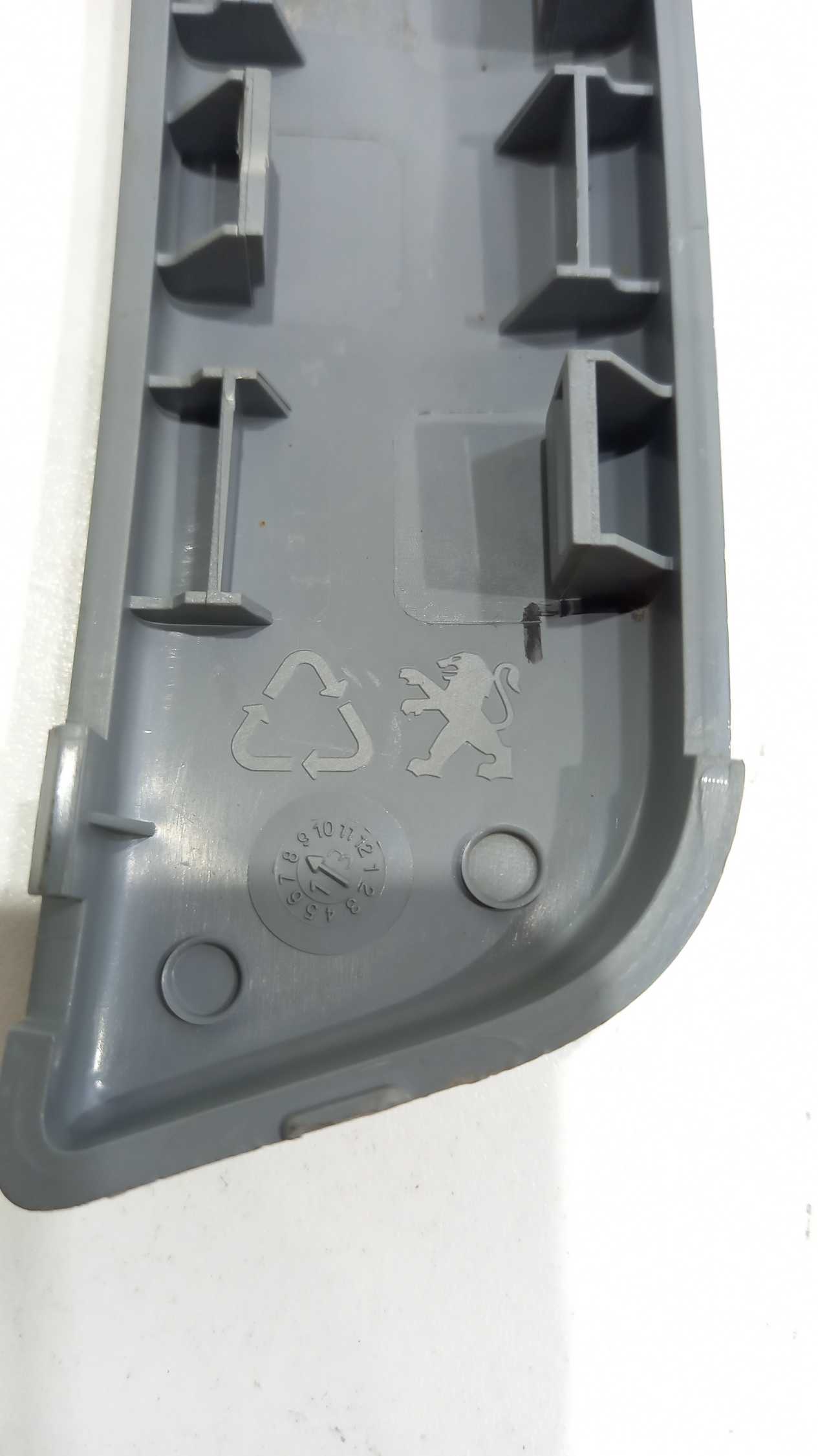 Moldura Do Puxador Porta Traseira Direita Peugeot 208 2014 Cinza 3