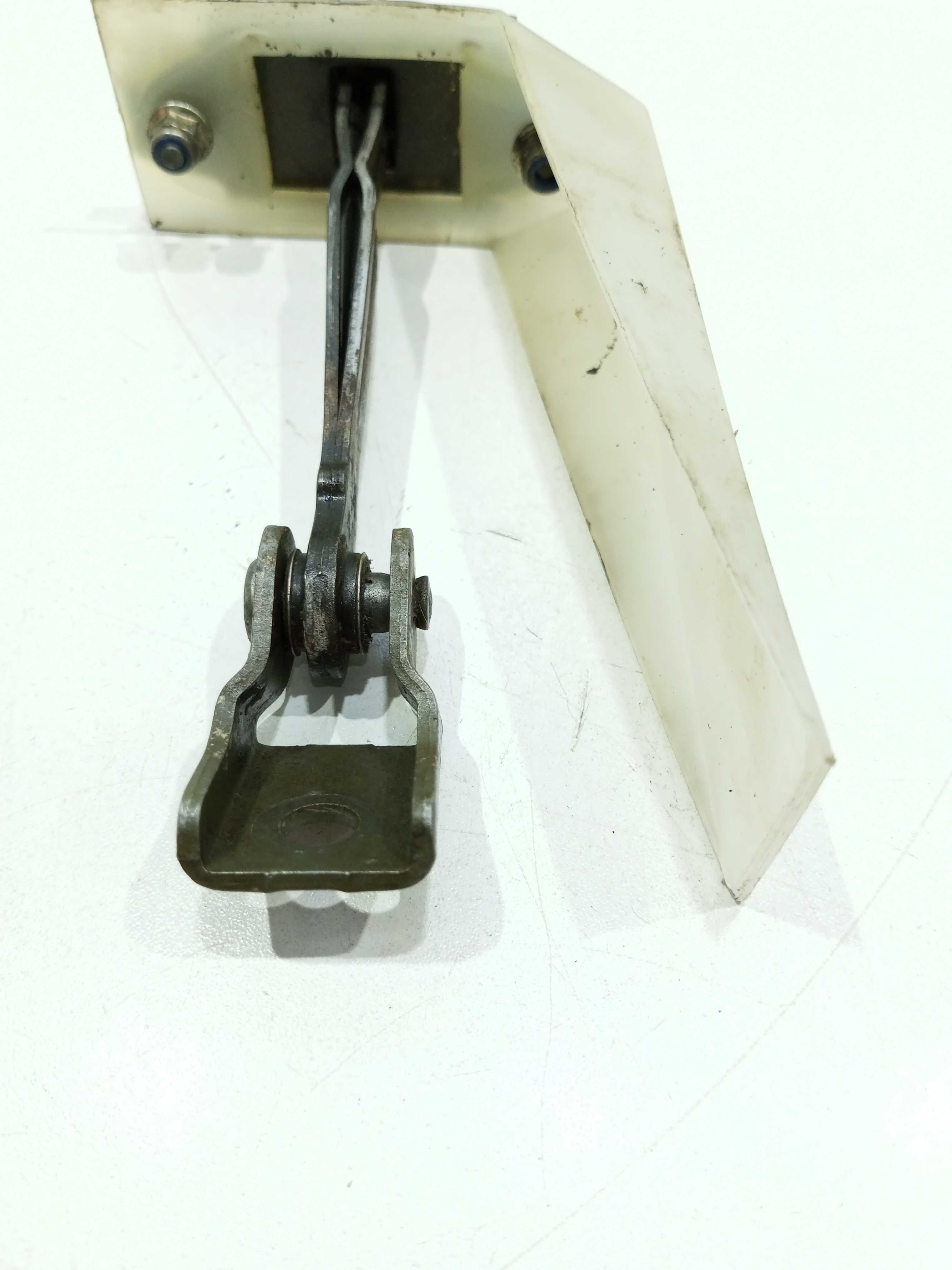 Limitador Porta Traseira Esquerda Ford Mondeo 1997 2