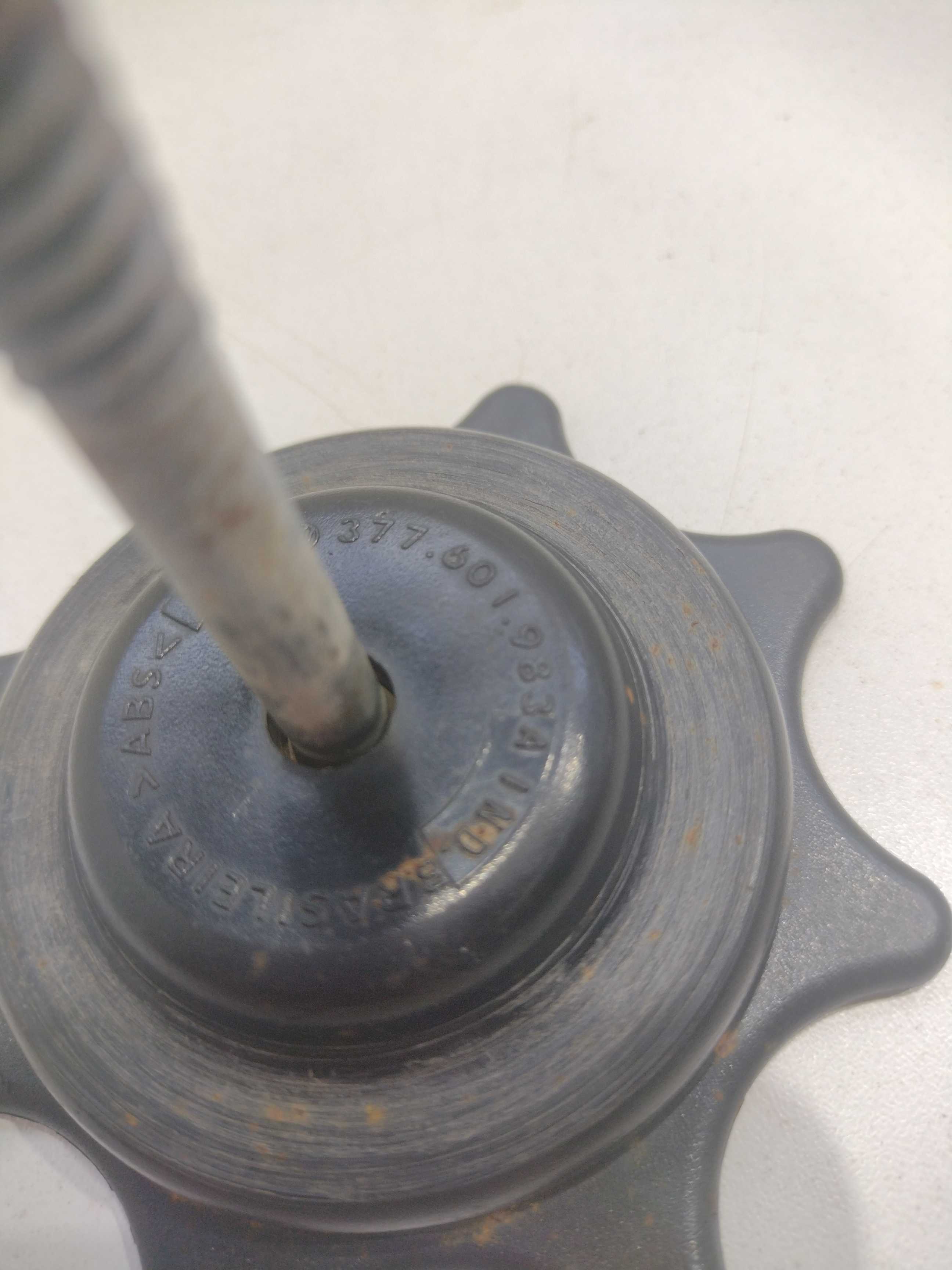 Parafuso De Fixação Do Estepe Santana Vw 1985 A 2006 1