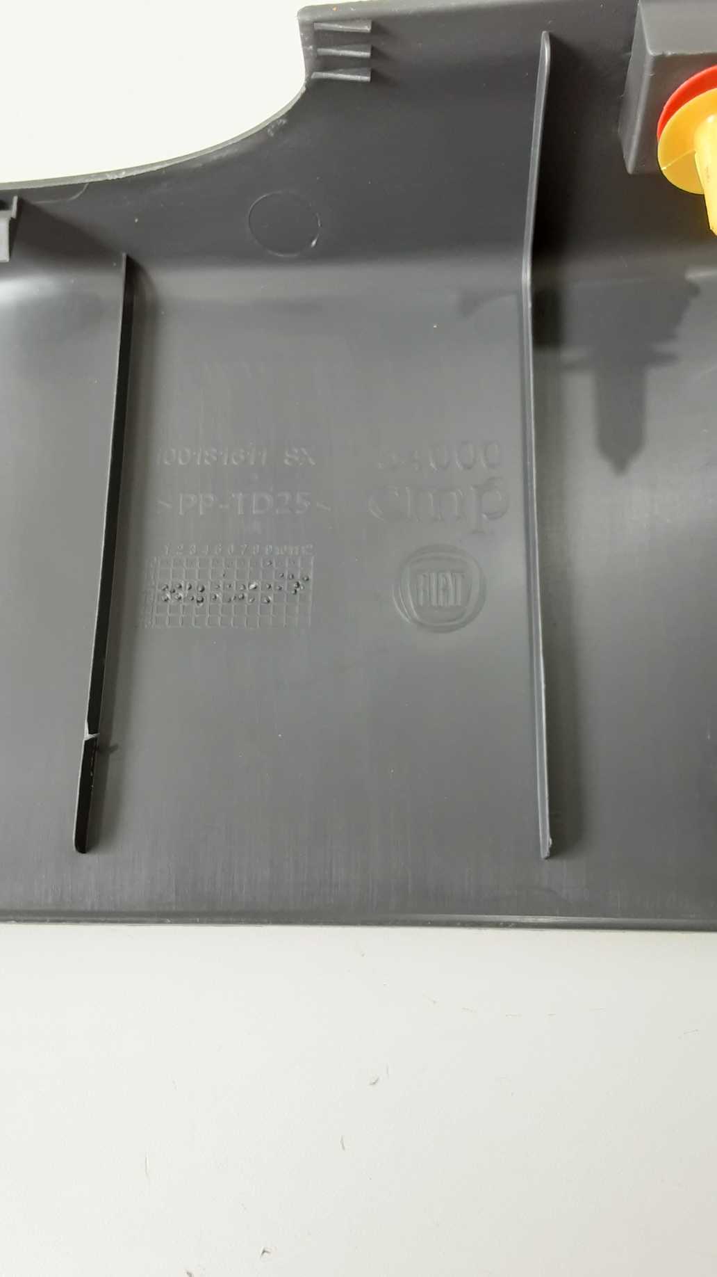 Soleira Traseira Esquerda Fiat Grand Siena Attrac.1.4 2013 3