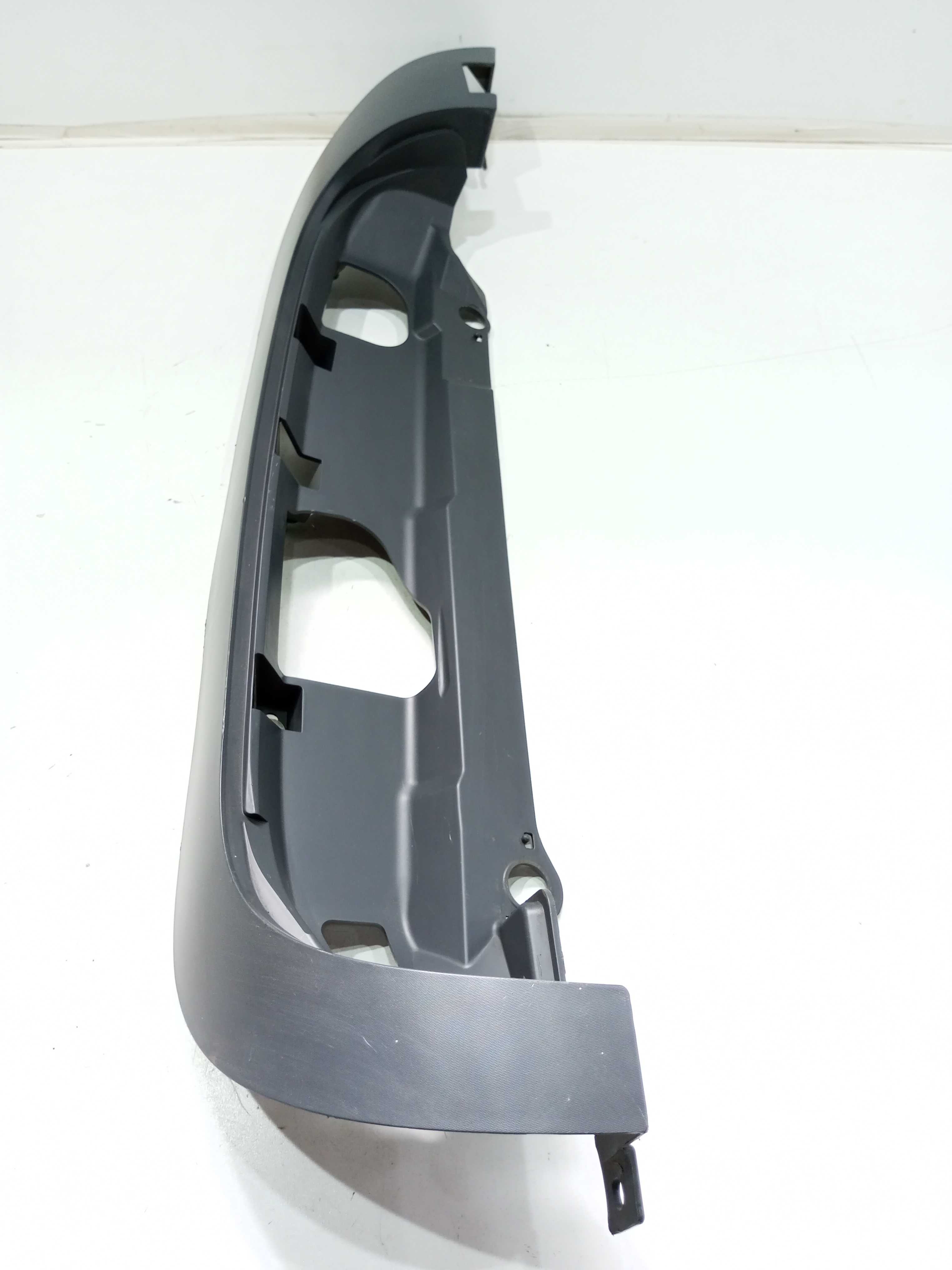 Moldura Da Lanterna Traseira Esquerda Fiat Fiorino 1.4 2021 1