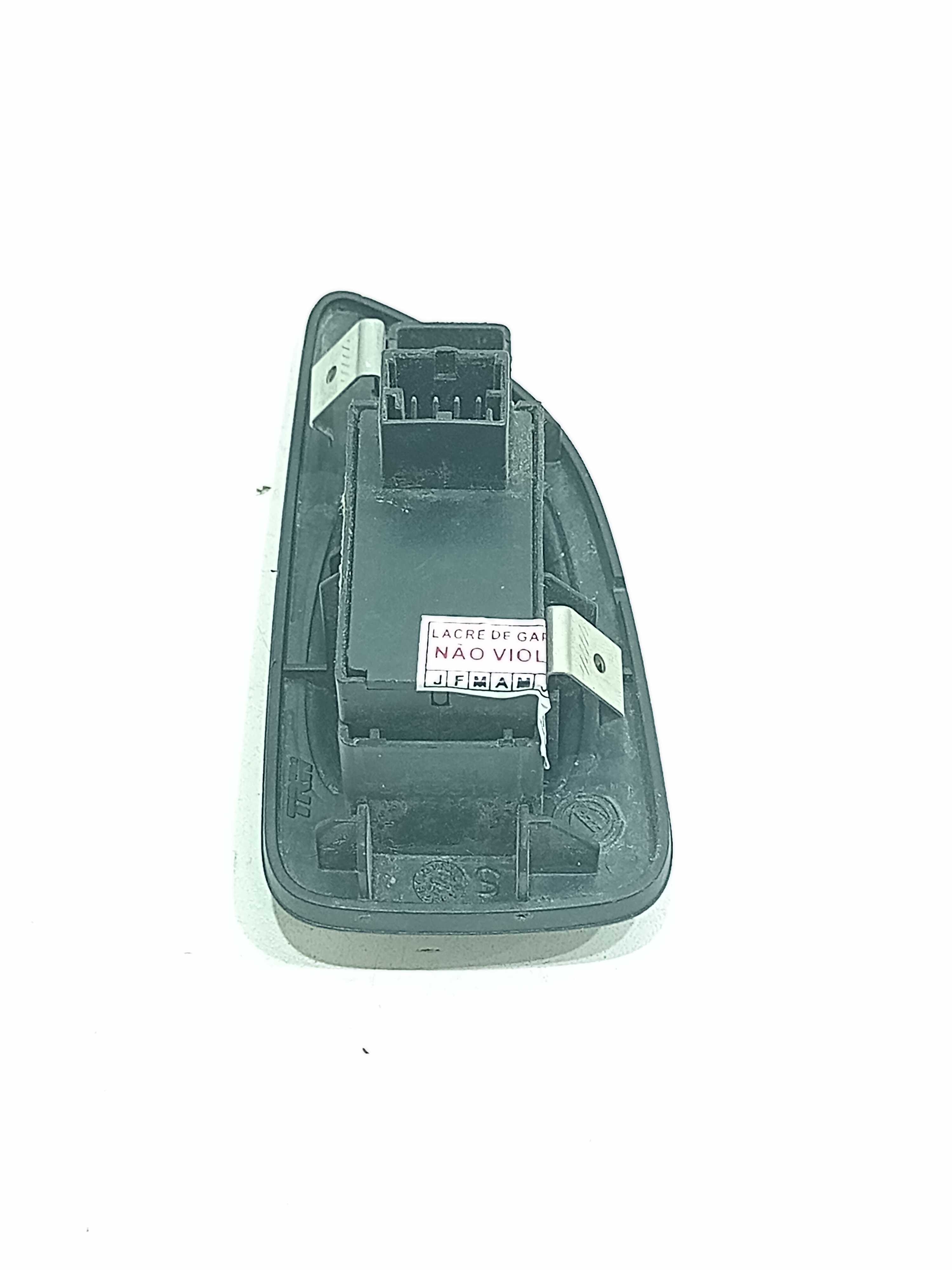 Moldura E Botão Vidro Elétrico Tras Esq Fiat Bravo 2012 4
