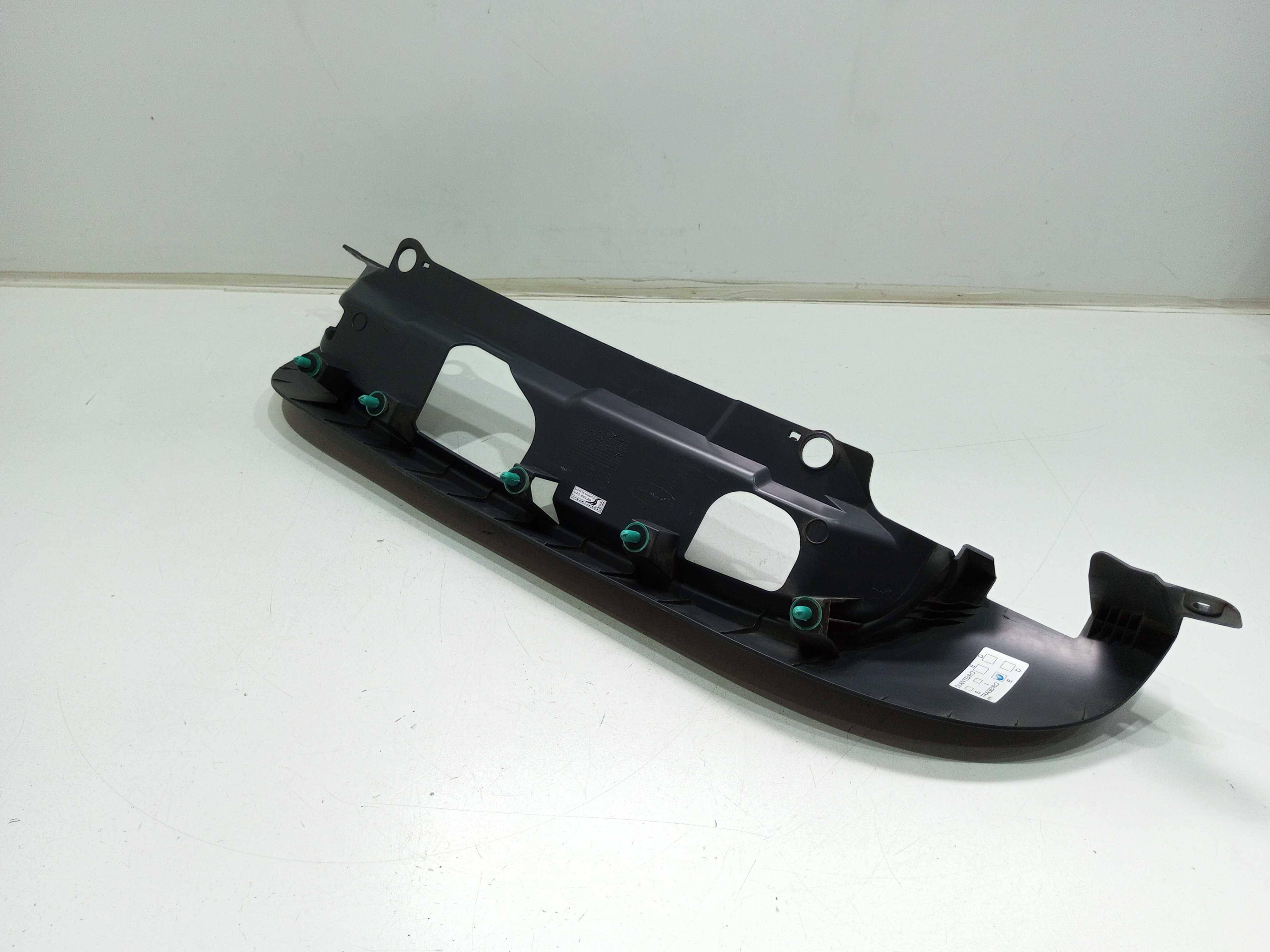 Moldura Da Lanterna Traseira Esquerda Fiat Fiorino 1.4 2021 7