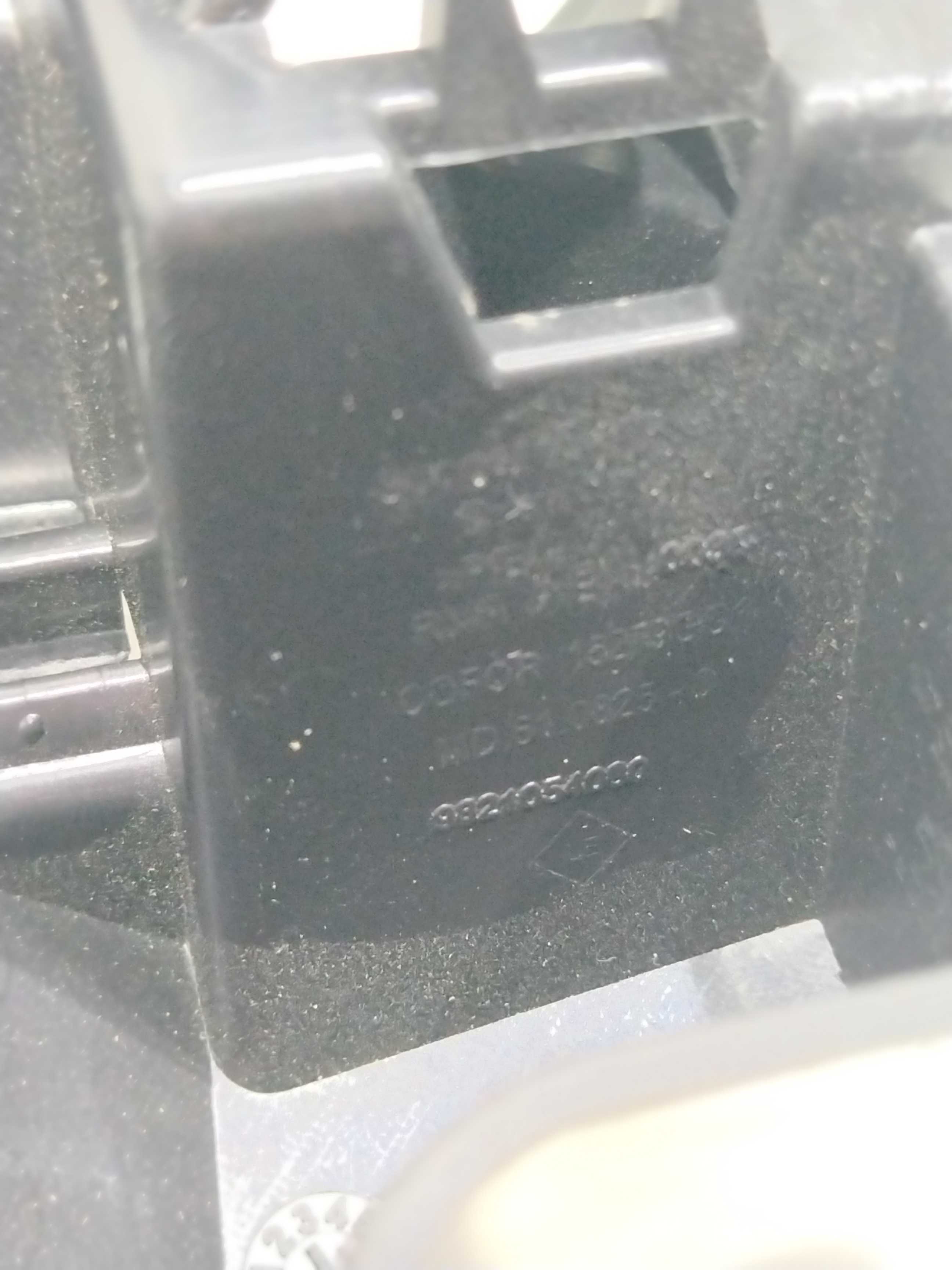 Guia Para-choque Traseiro Esquerdo Peugeot 2008 2018 3