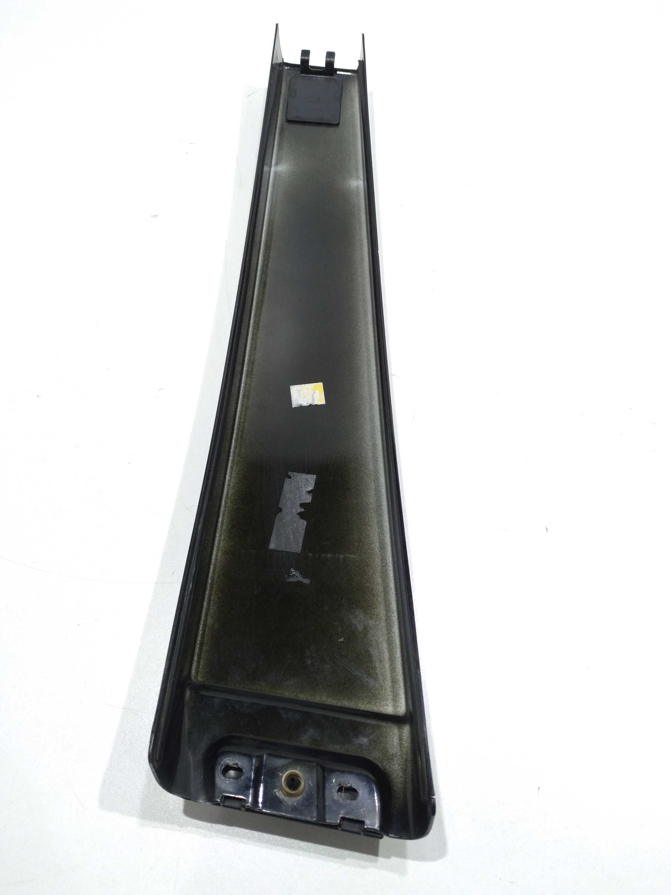 Moldura Da Coluna Central Lado Esquedo Vw Touareg 4.2 2005 4