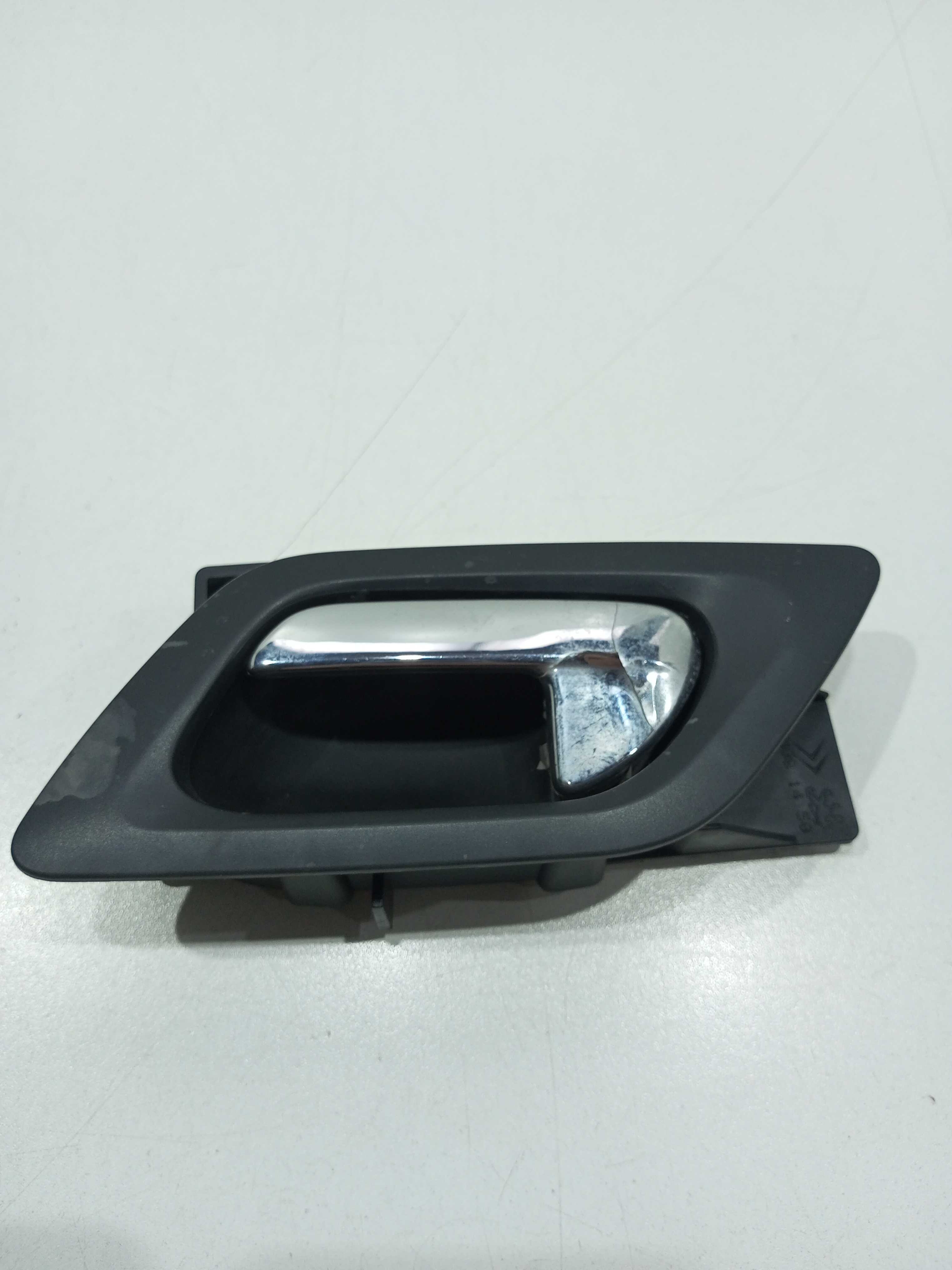 Maçaneta Interna Porta Traseira Esquerda Citroen C4 2012  Preto/cromado Traseira 1