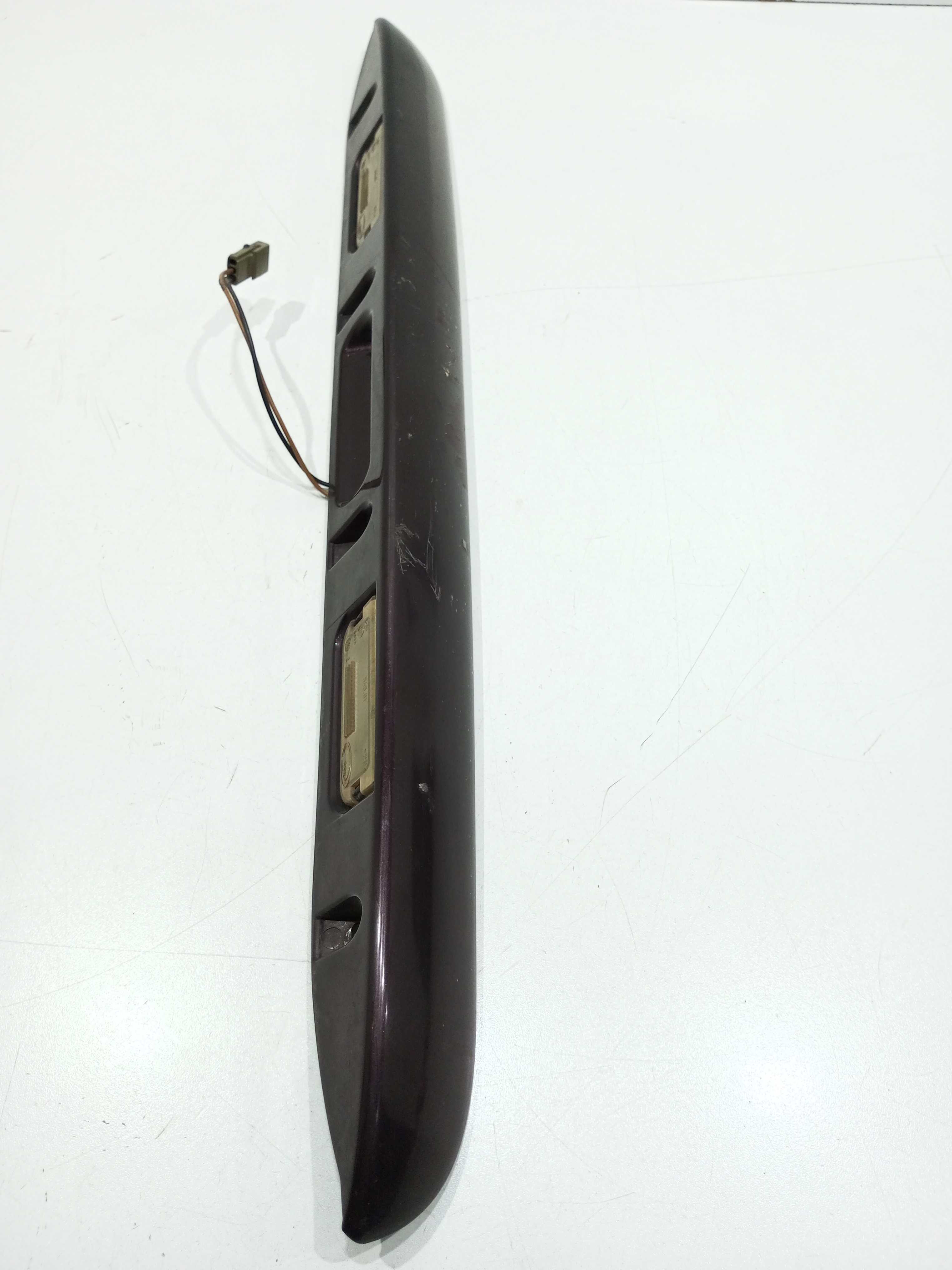 Friso Tampa Traseira Chrysler Grand Caravan 1997 4