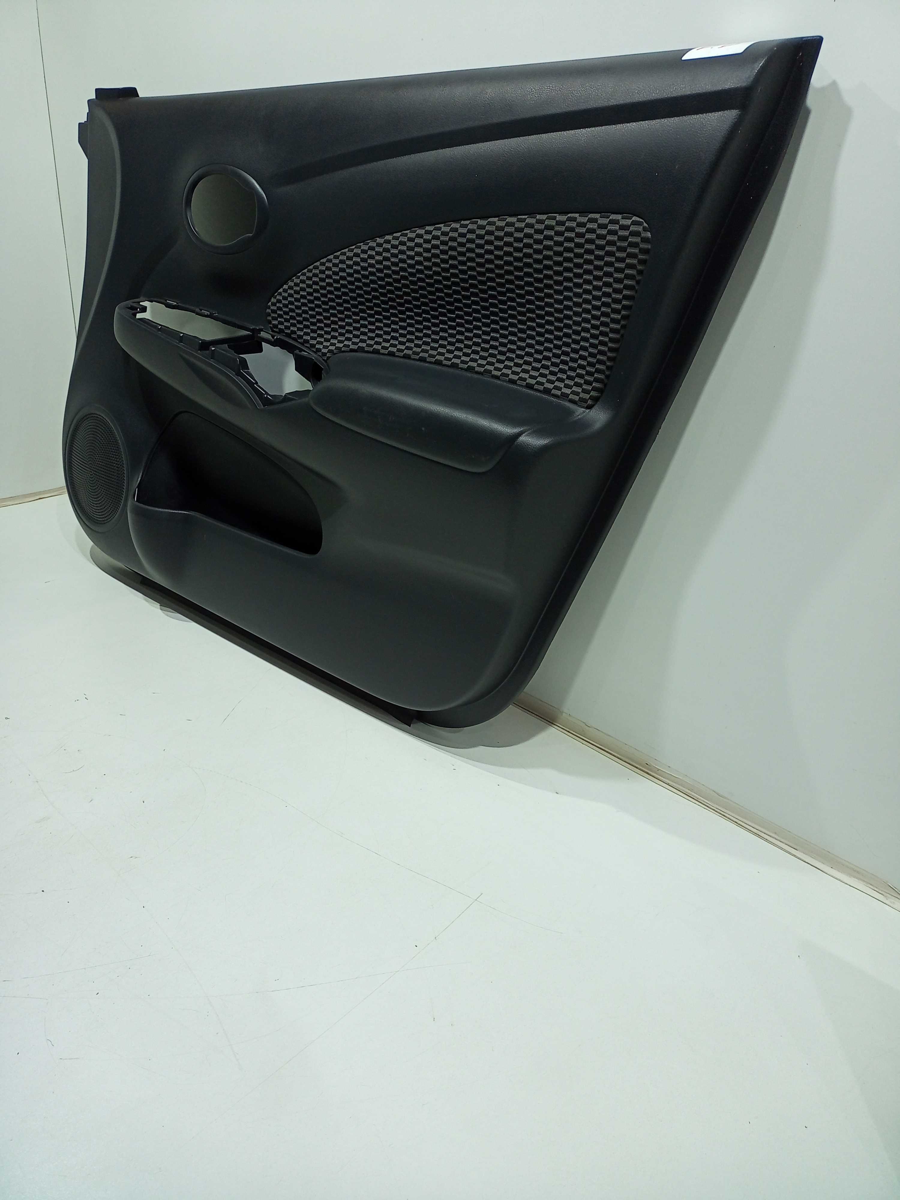 Forro De Porta Dianteiro Direito Nissan Versa 2019 2