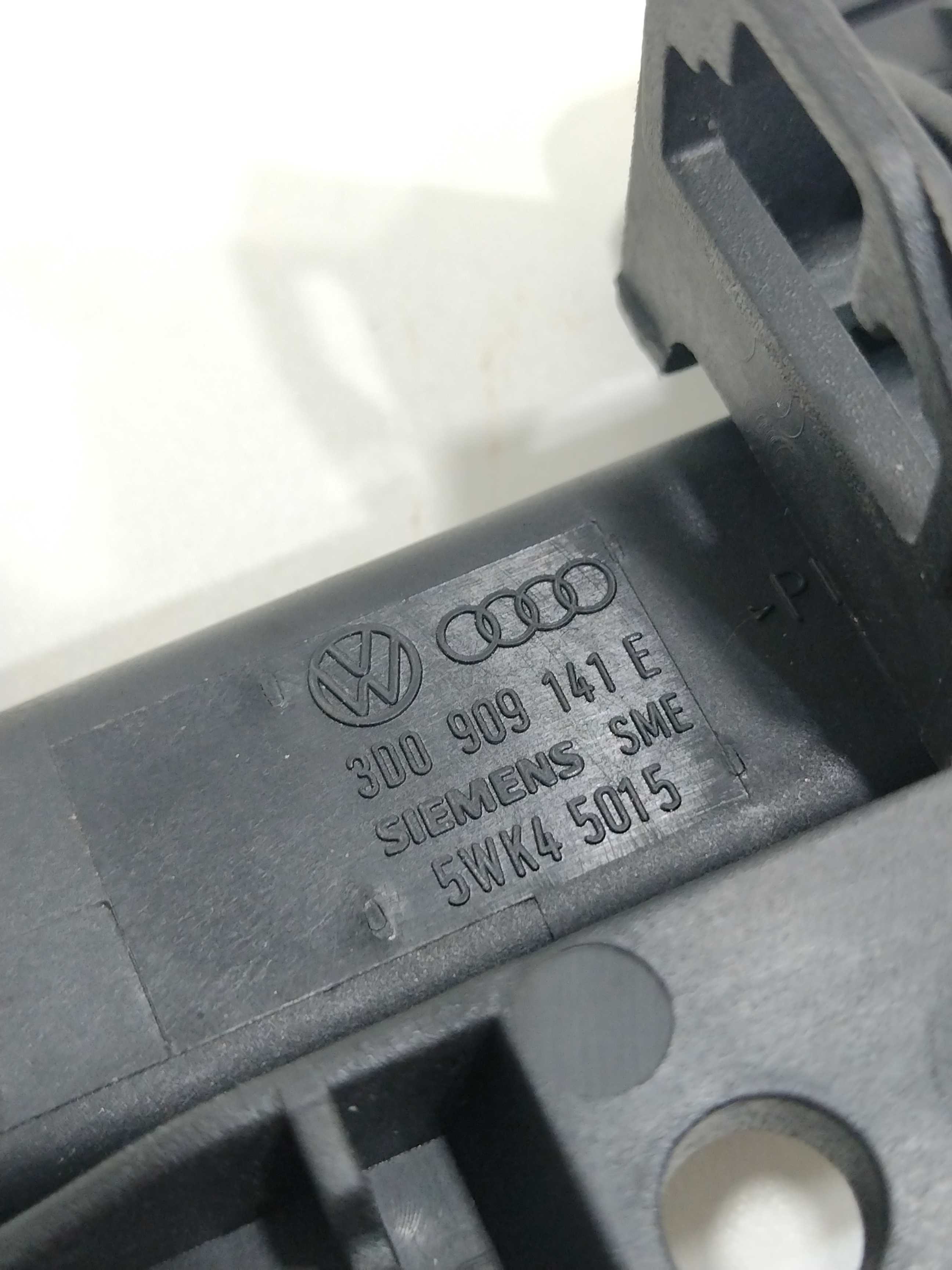 Fixador Console Touareg 2005 Vw 2