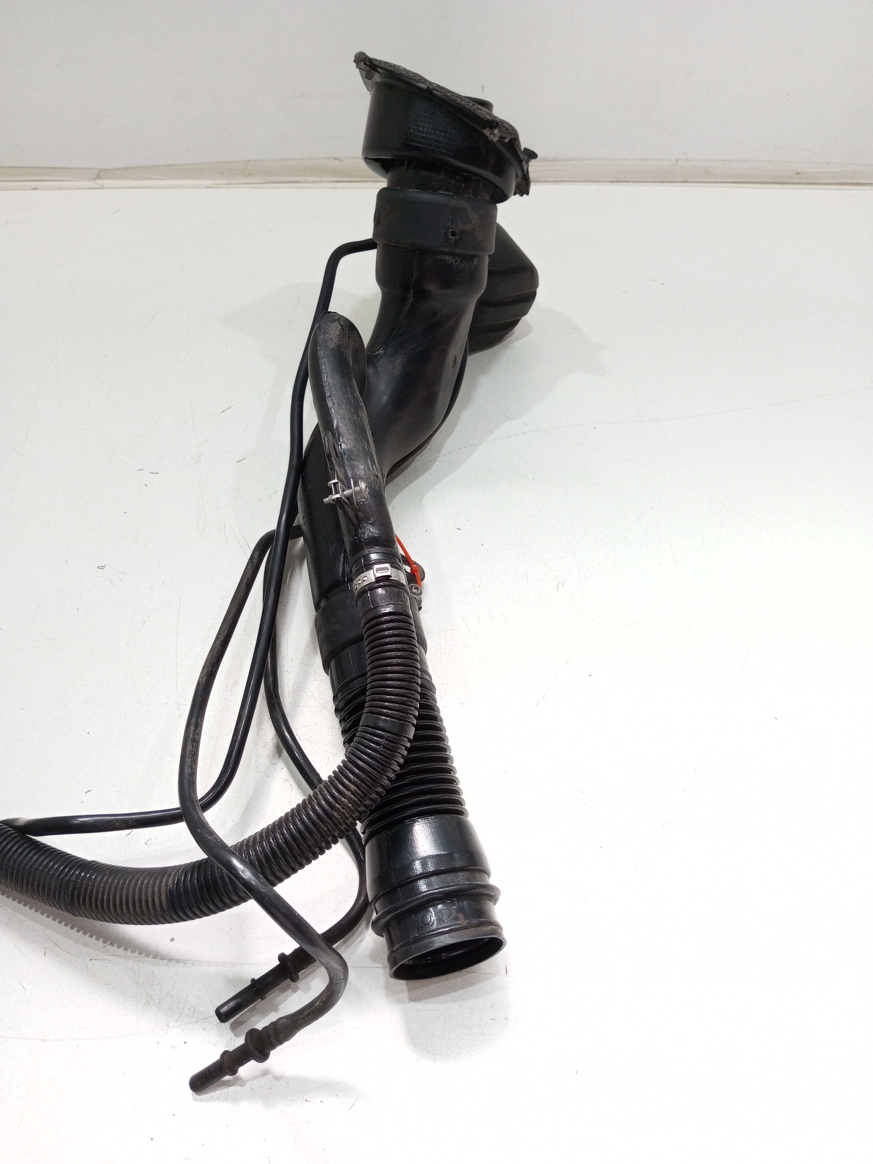 Gargalo Do Tanque De Combustível Fiat Fiorino 2021 Detalhe 2