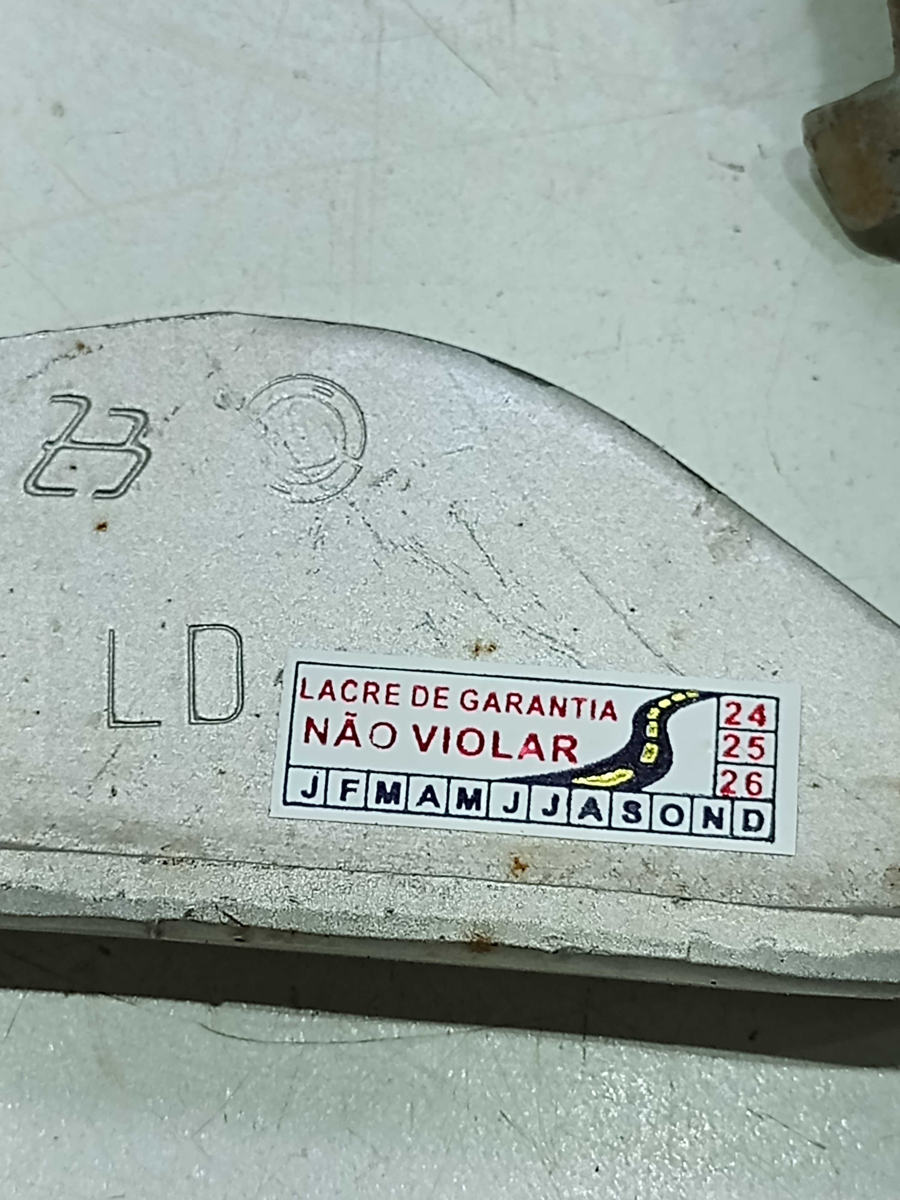 Dobradiça Capô Lado Direito Fiat Strada 1.4 2018 3