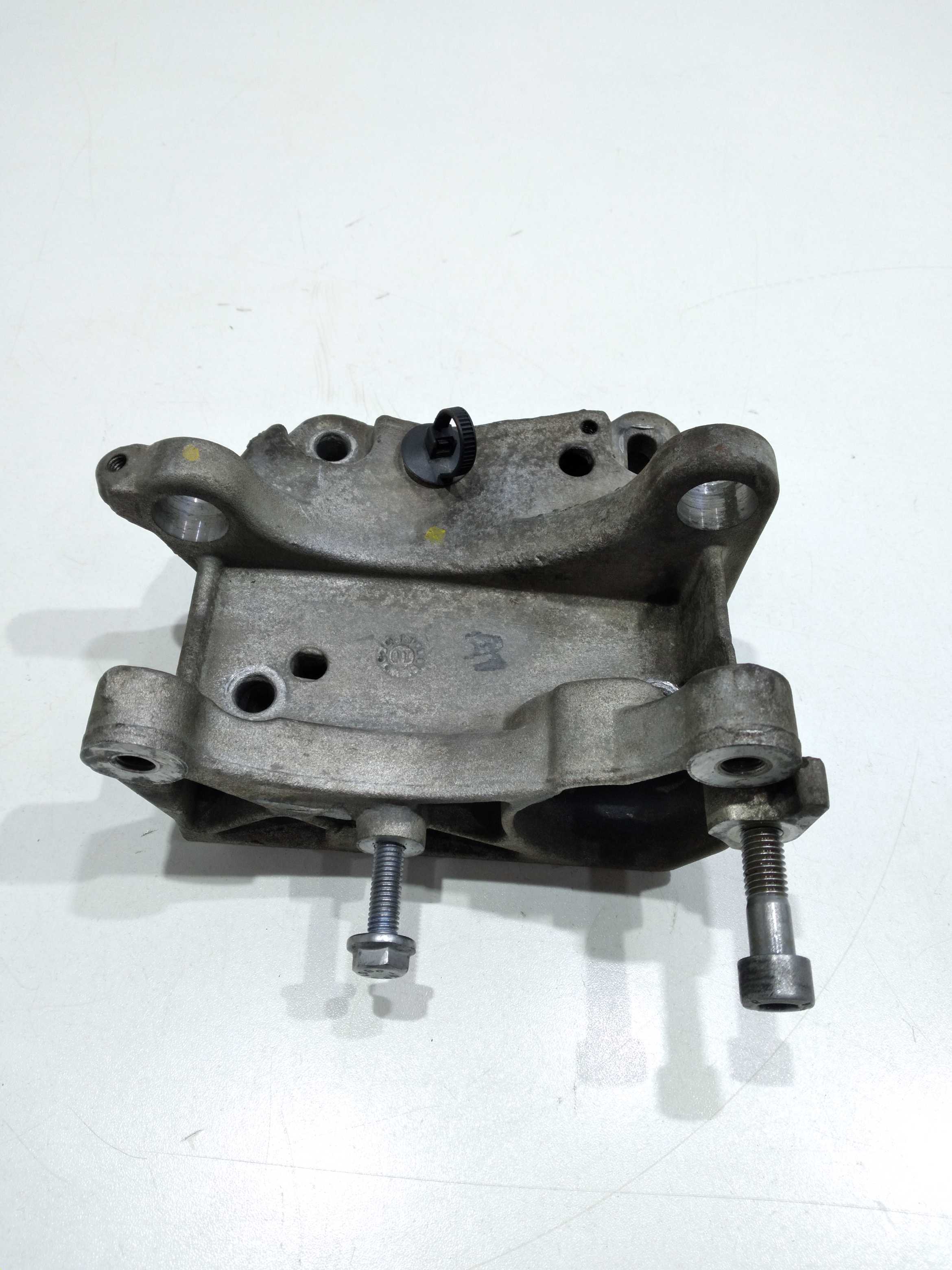 Suporte Do Alternador Citroën C3 1.4 8v 2011 1