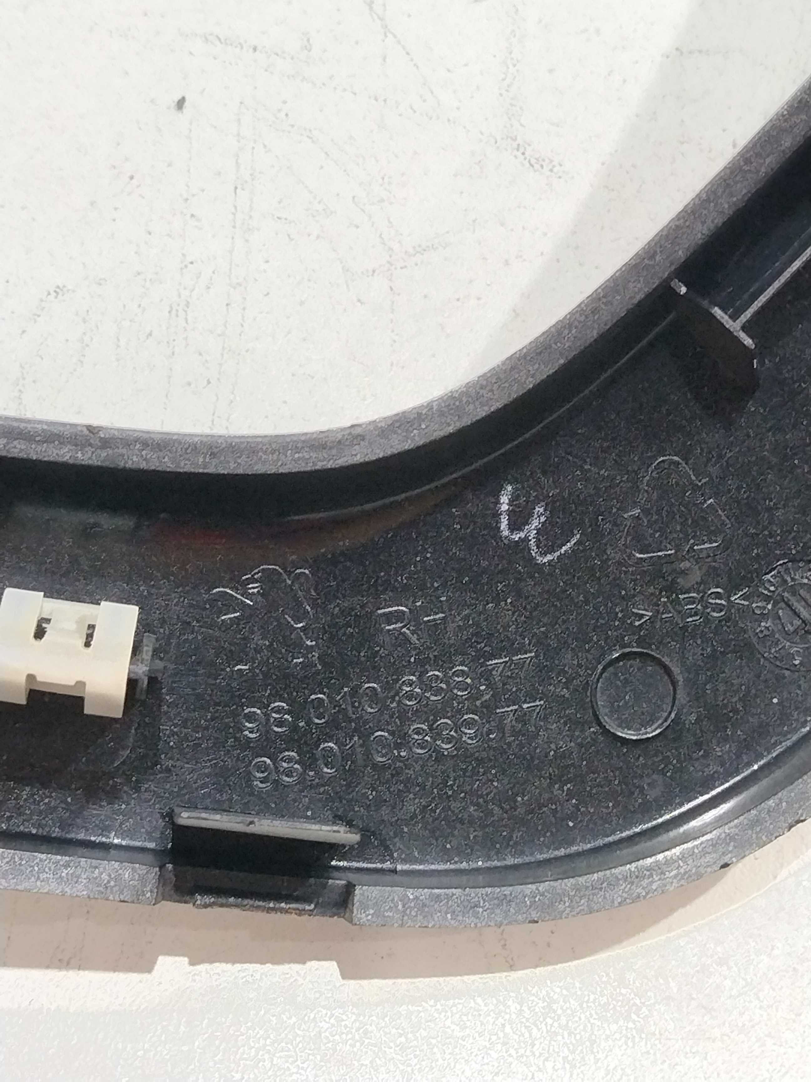 Moldura Puxador Interno Dianteiro Direito Peugeot 2008 2018 3