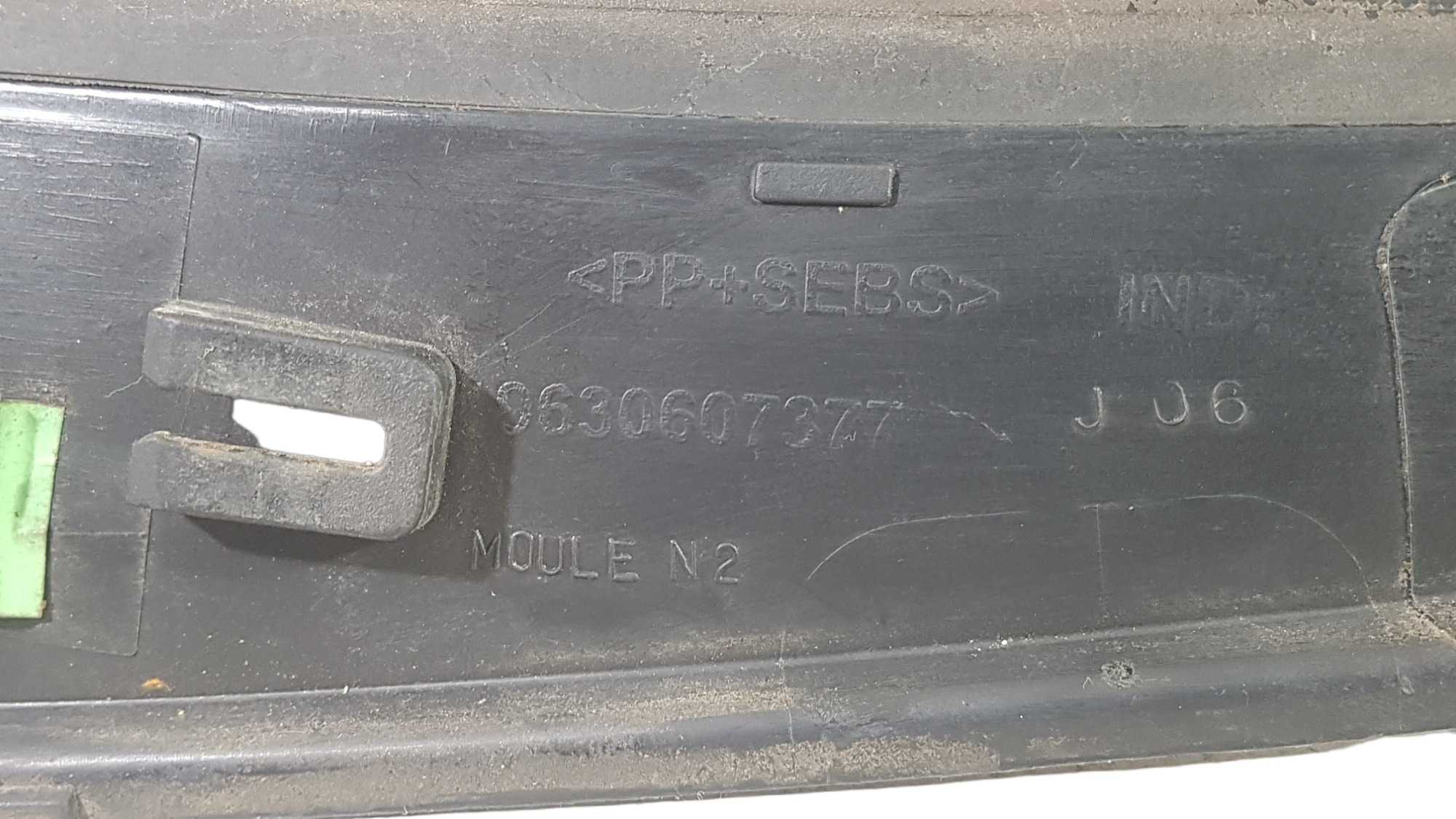 Grade Churrasqueira Direita Peugeot 207 Hoggar 2009 9