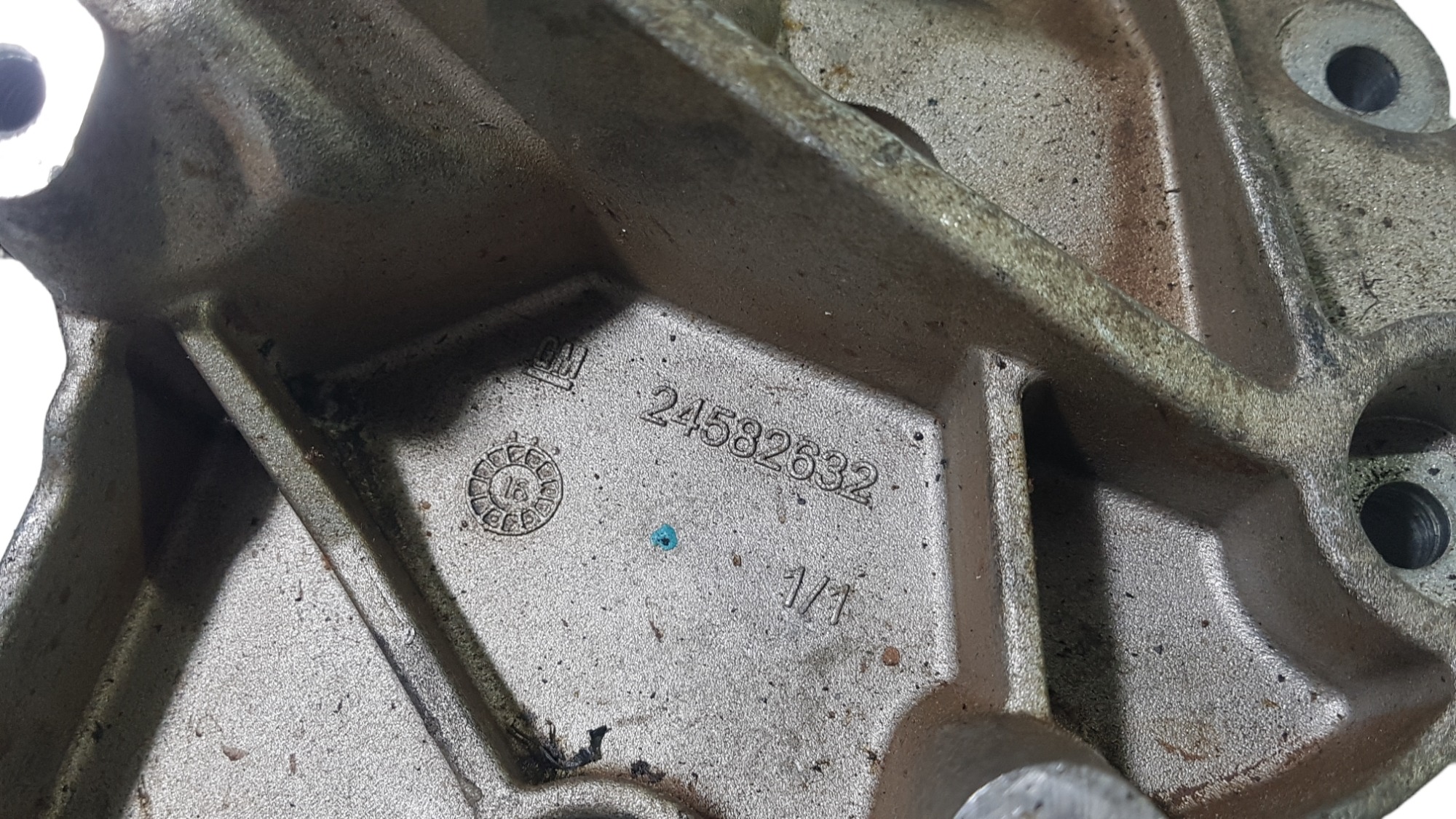 Suporte Alternador Compressor Gm Prisma 2017 Original 9
