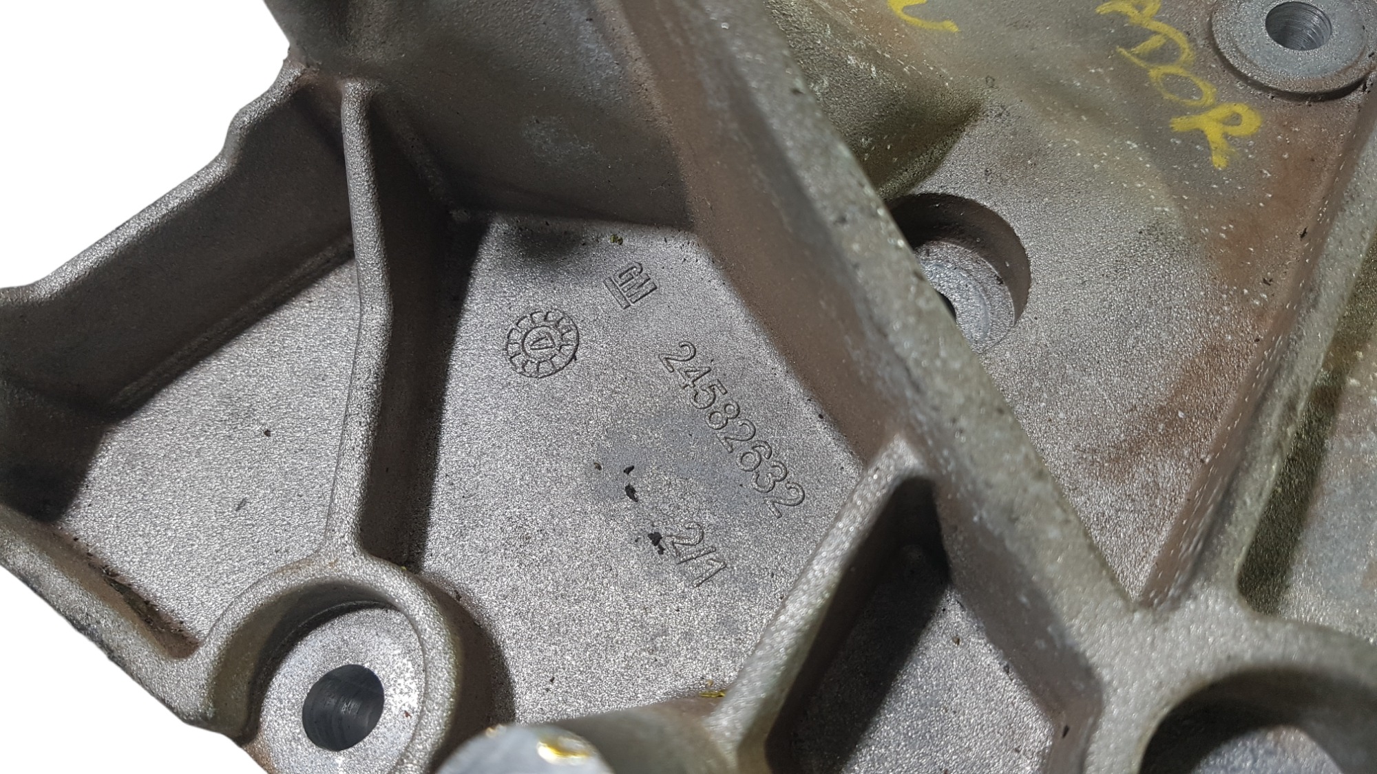 Suporte Alternador Compressor Gm Onix 2018 Original 9