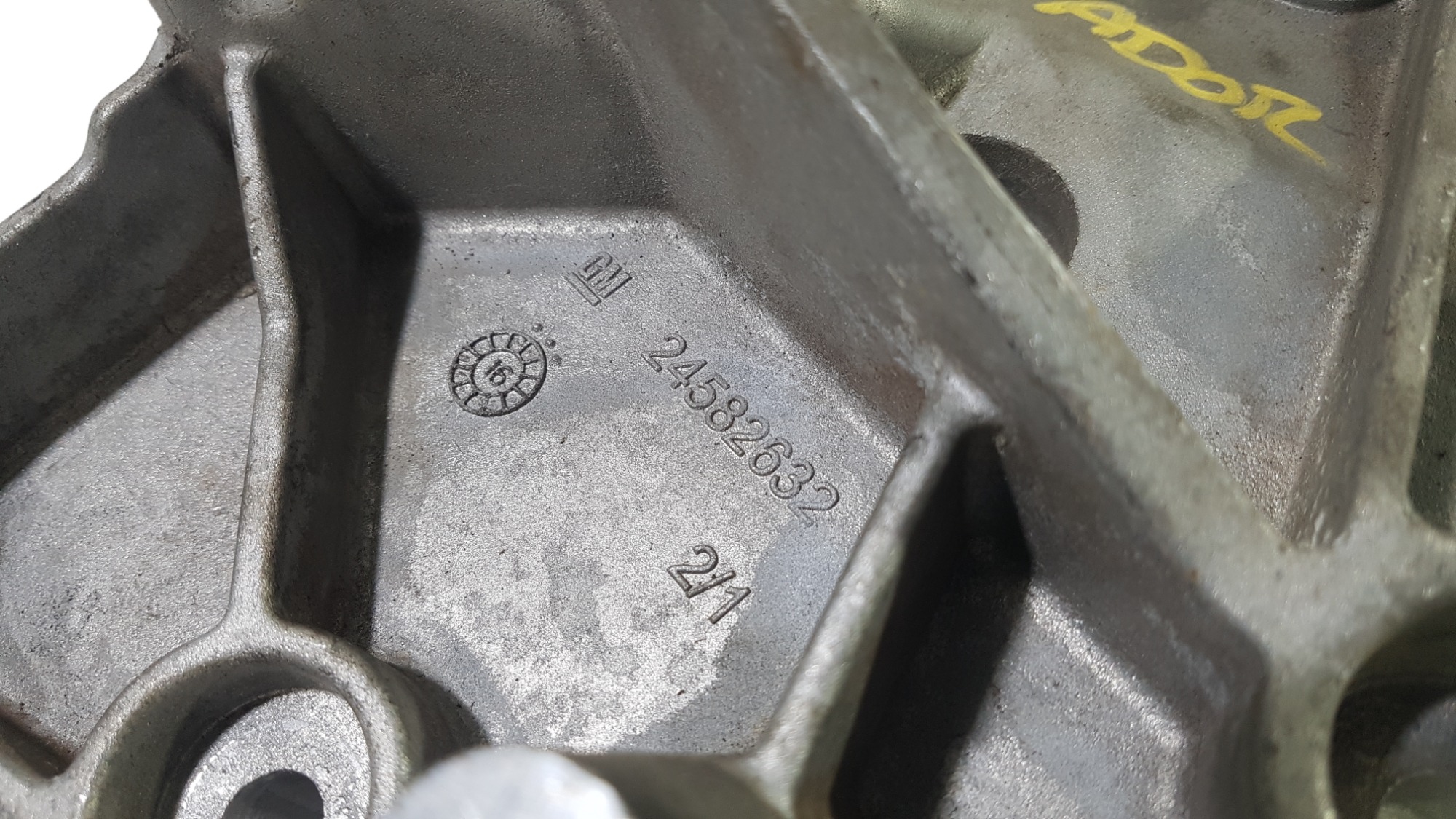 Suporte Alternador Compressor Gm Spin 2017 Original 9