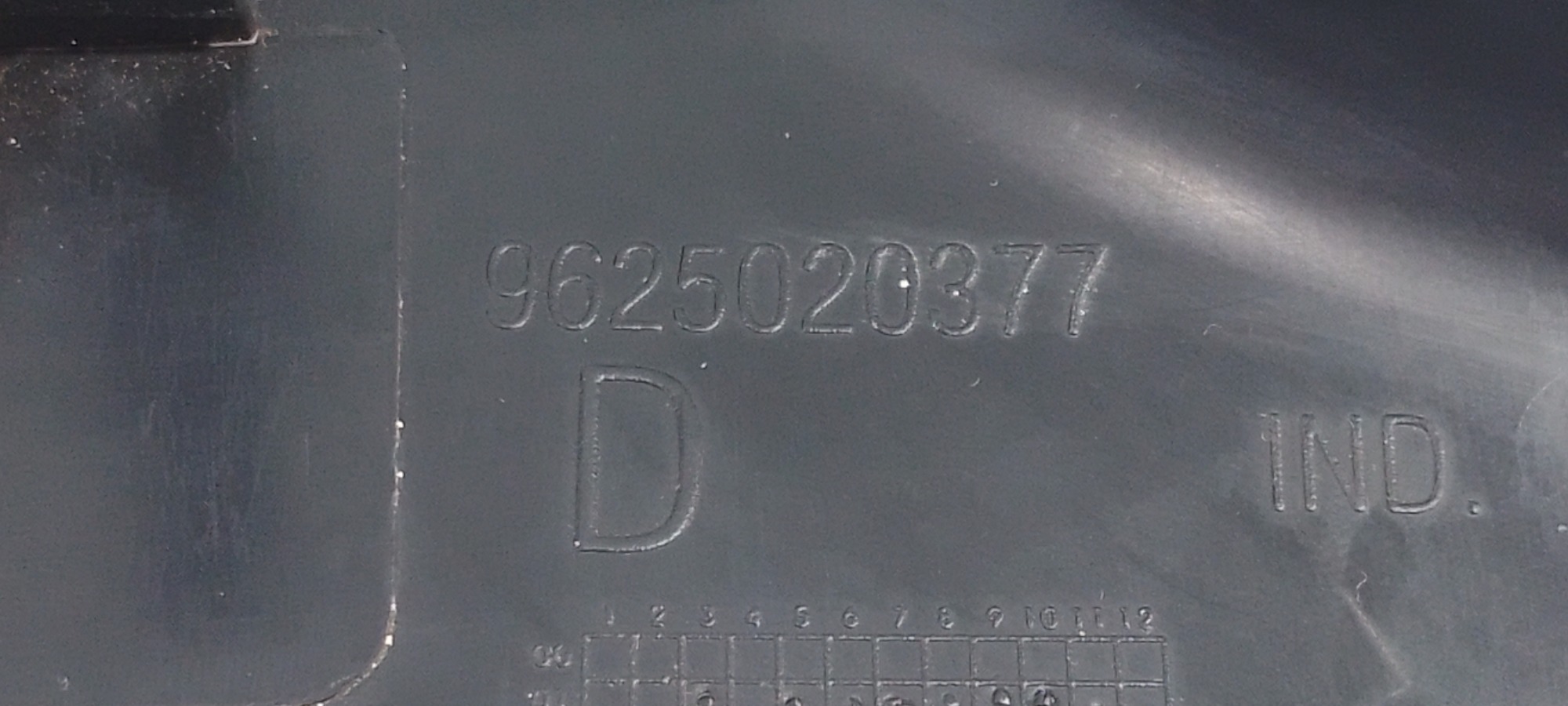 Acabamento Inferior Direito Coluna B Peugeot 206 2005 2006 9