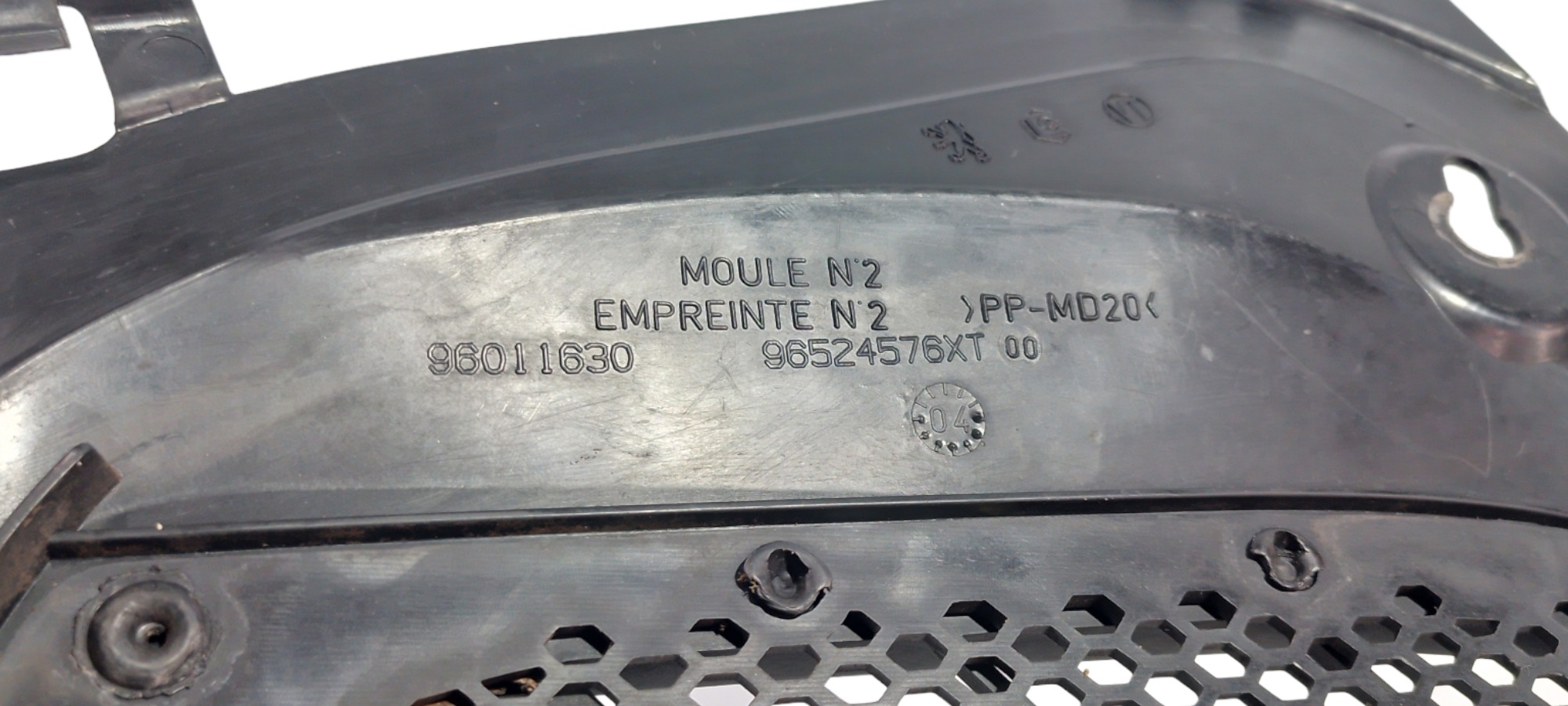 Grade Entrada Ar Capô Peugeot 206 2004 2005 Original Usado 9