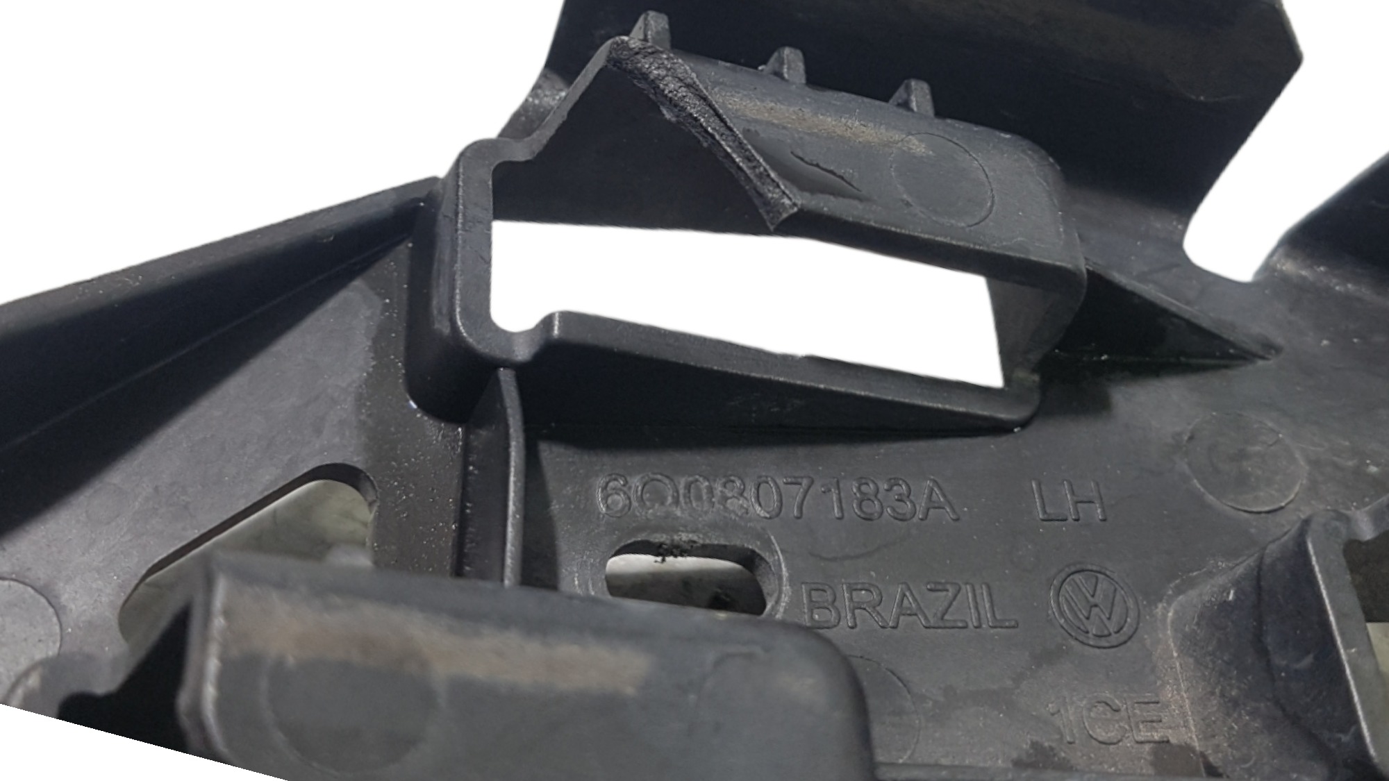 Guia Parachoque D Esquerda Vw Polo 2011 2012 Original 6q0807 3