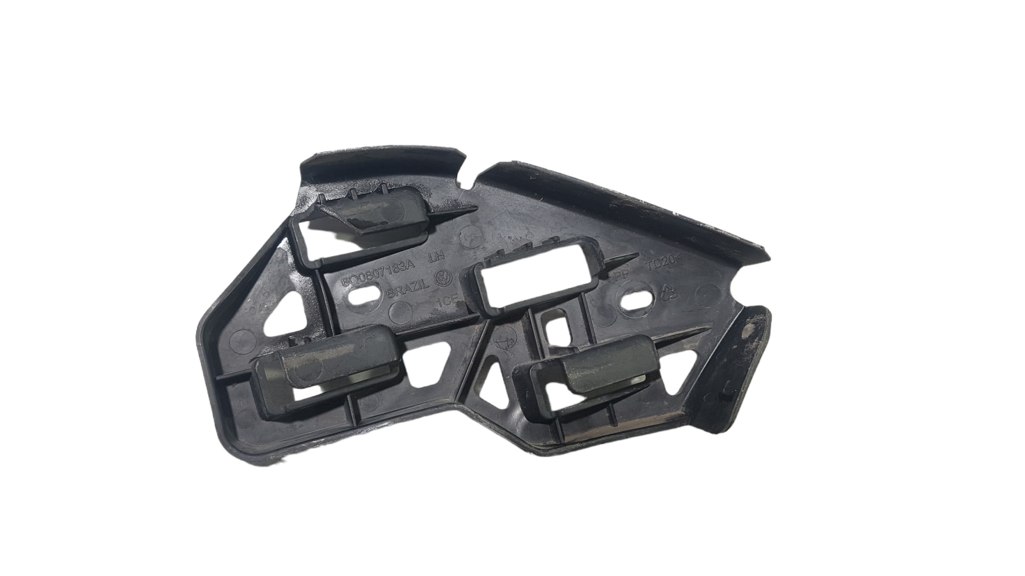 Guia Parachoque D Esquerda Vw Polo 2011 2012 Original 6q0807 2