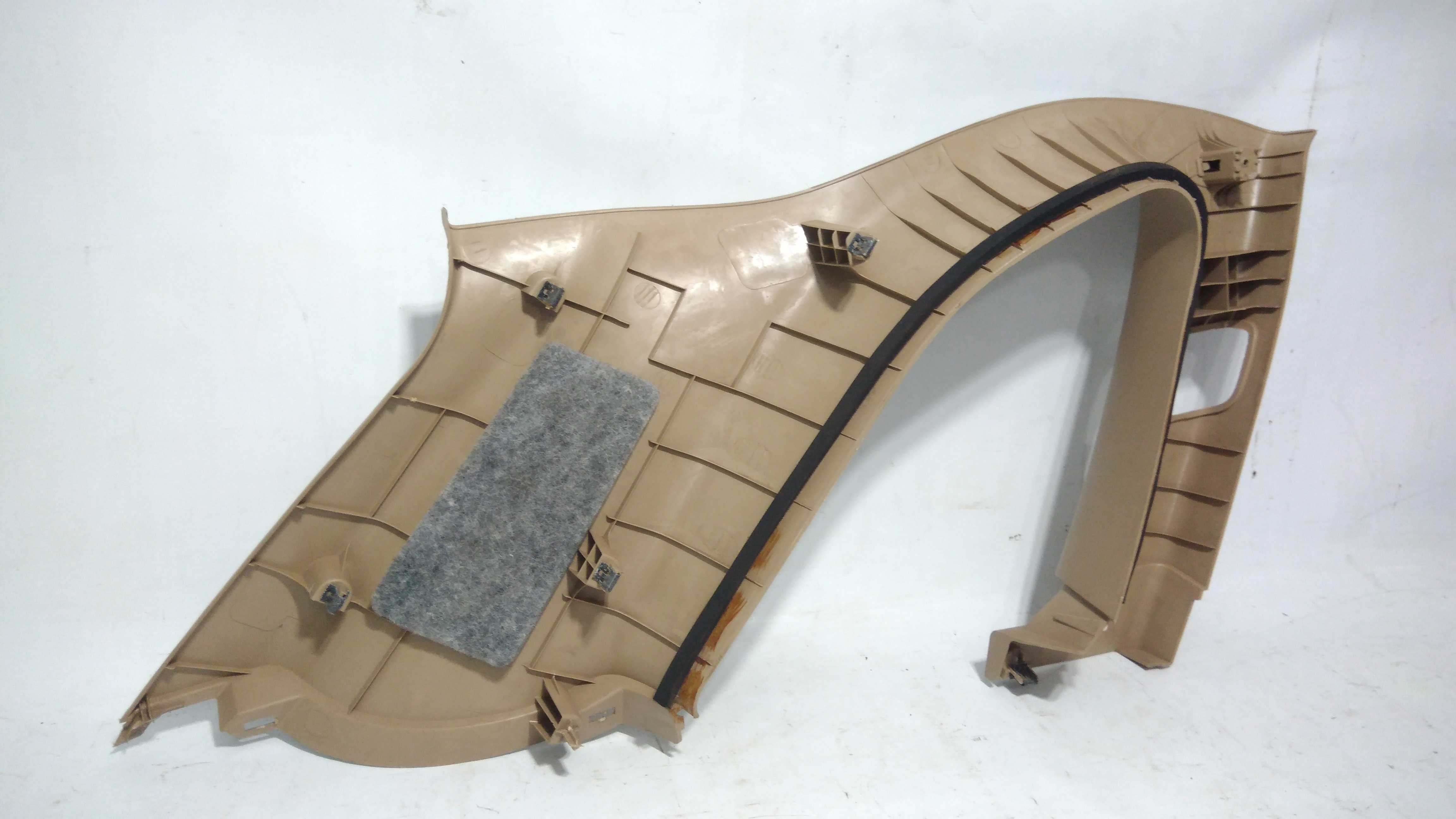 Moldura Coluna Porta Mala Direito Captiva 08/13 Bege 2