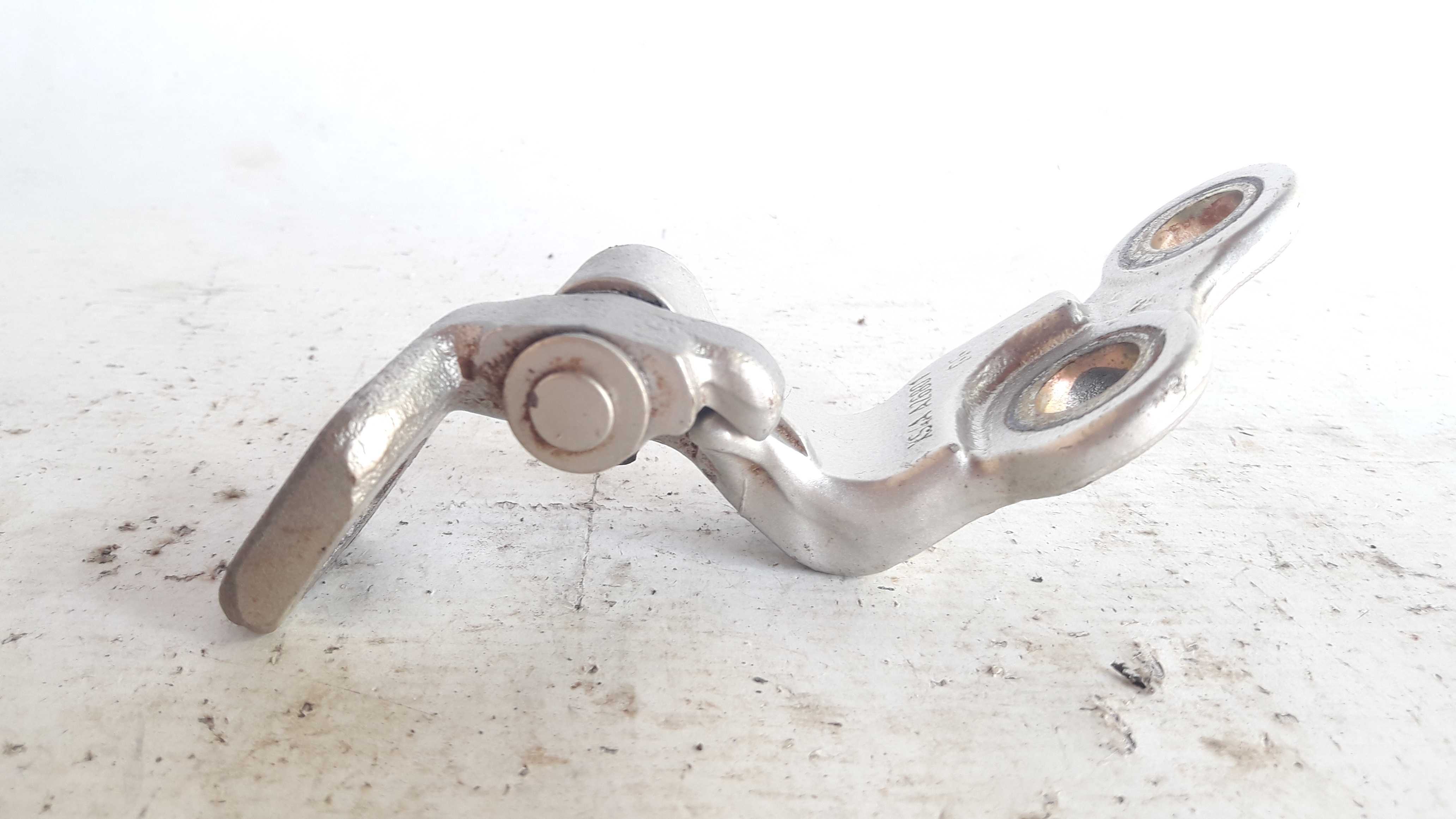 Dobradiça Traseira Esquerda Inferior Focus 02/07 Original 2