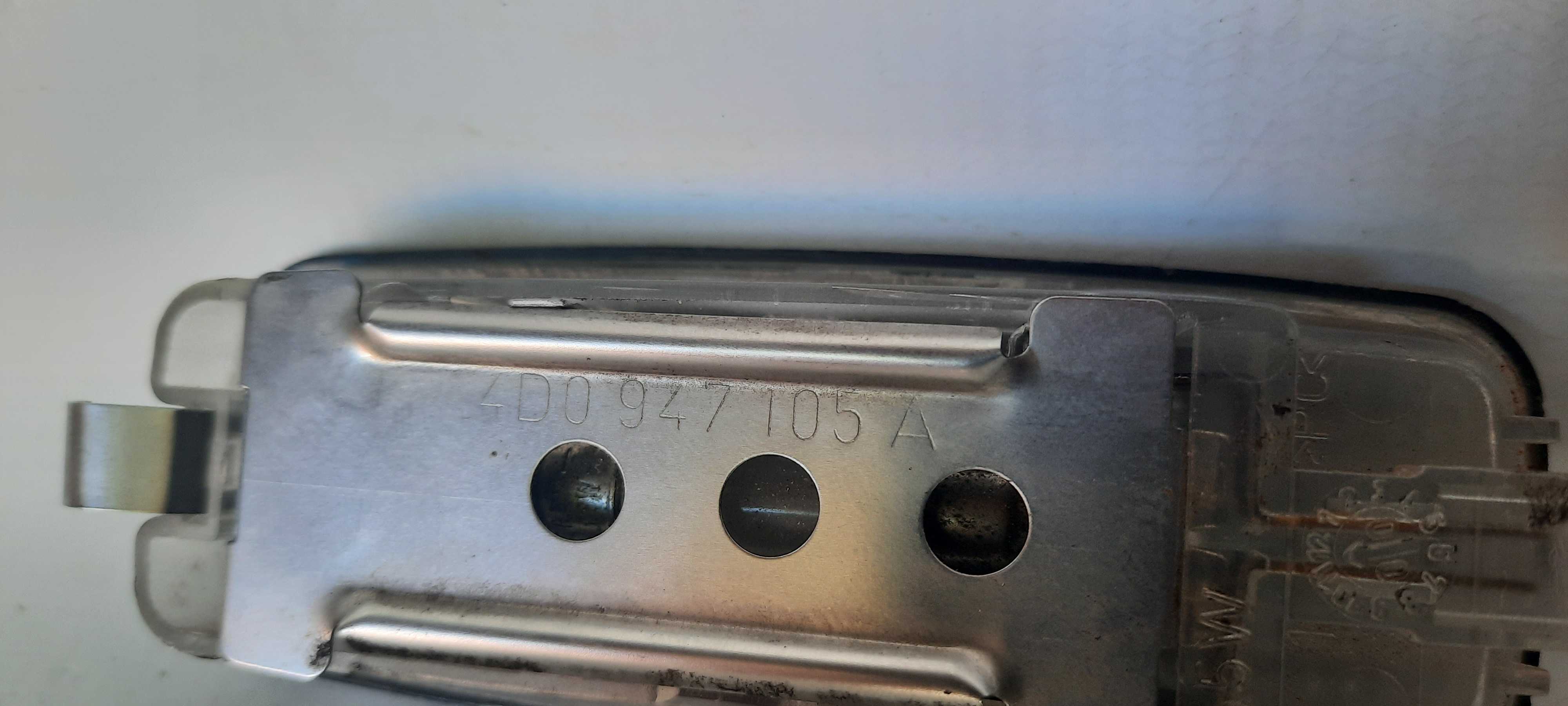 Luz Interior Porta Luvas Audi A4 A6 98/00 4d0947105a 3