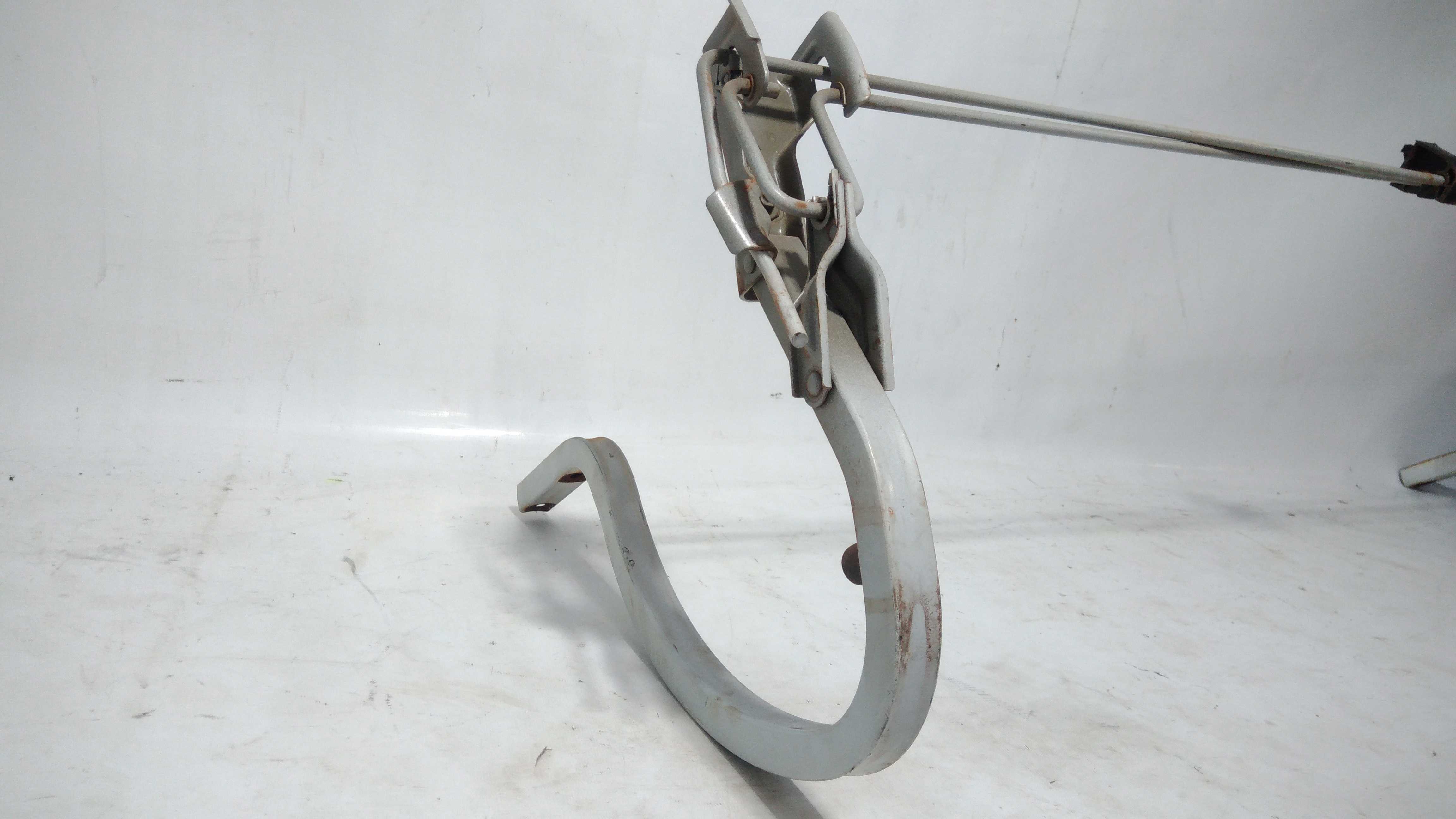 Braço Tampa Traseira Chevrolet Cruze Sedan 2012/2015 4