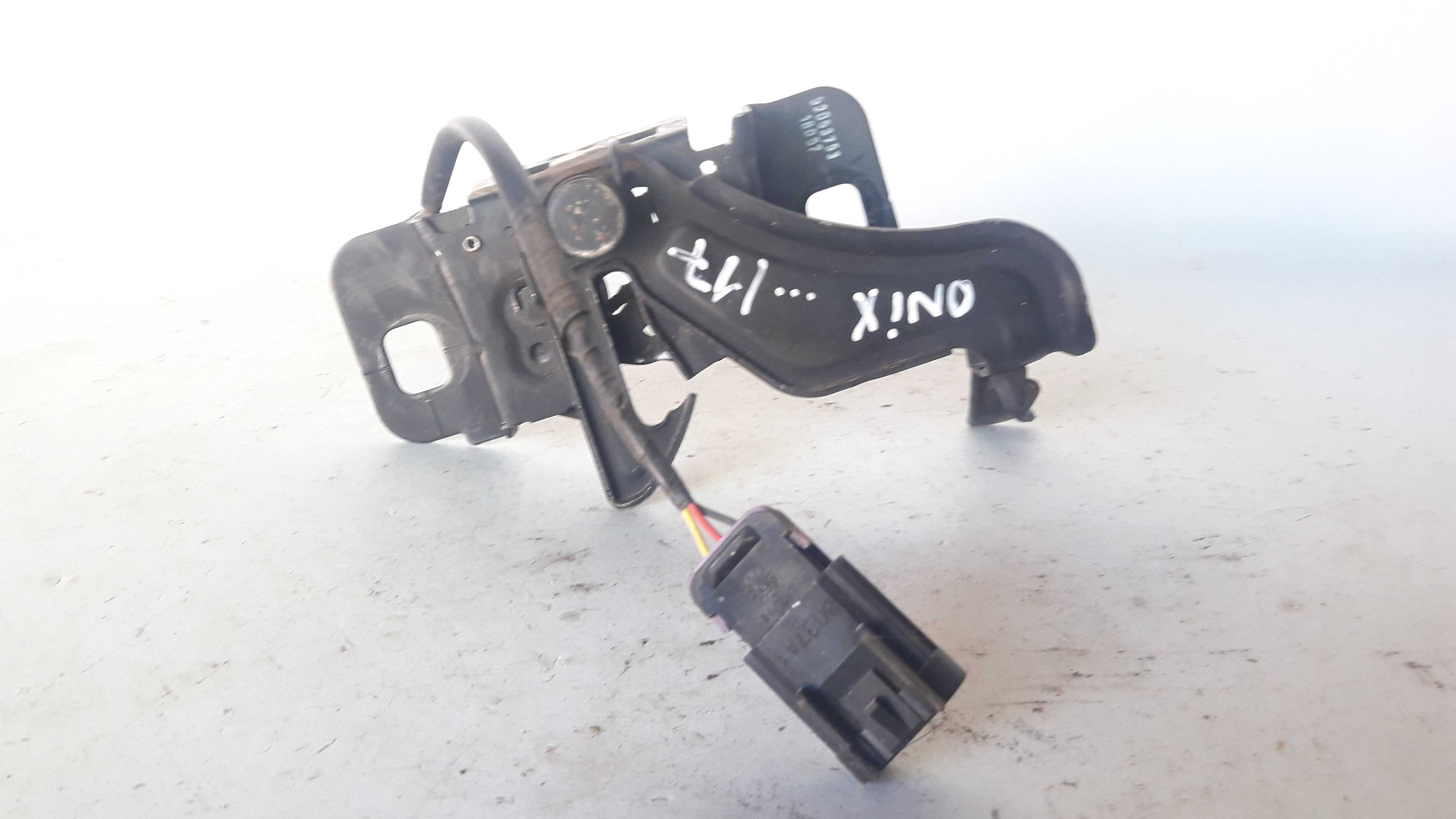 Fechadura Capô Ônix Prisma 2013 2014/2017 52053753 Original 1