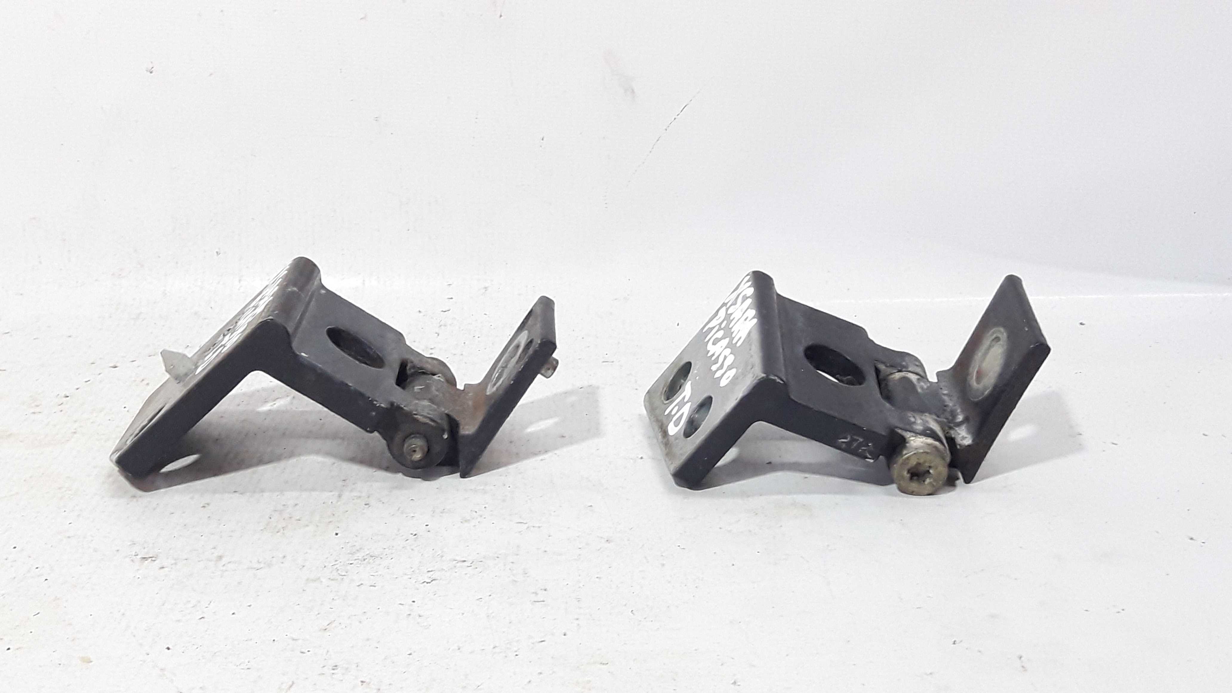 Dobradiça Traseira Direita Xsara Picasso 2/12 24275 2
