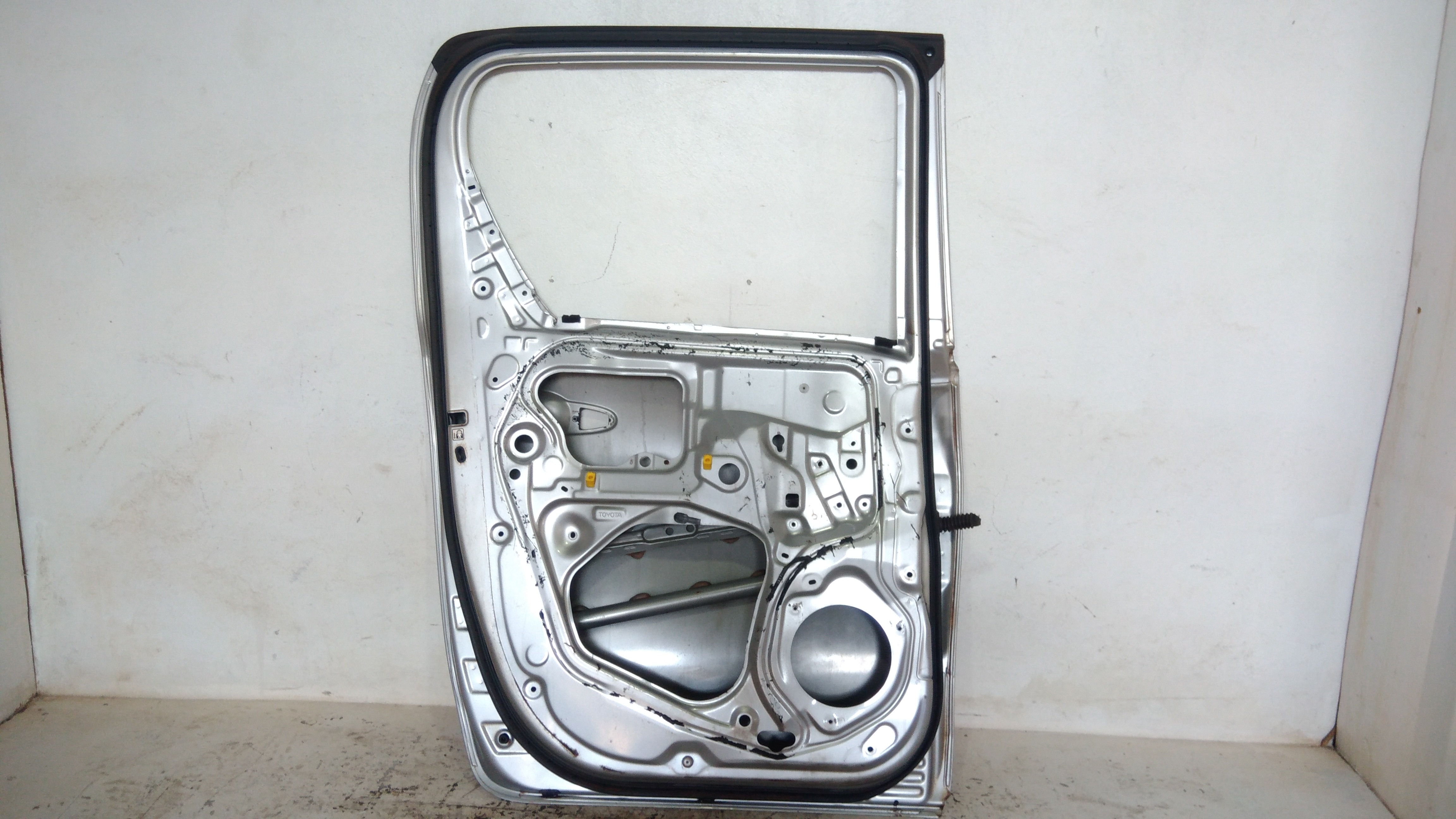 Porta Traseira Esquerda Hilux Prata 2016/20 Original 2