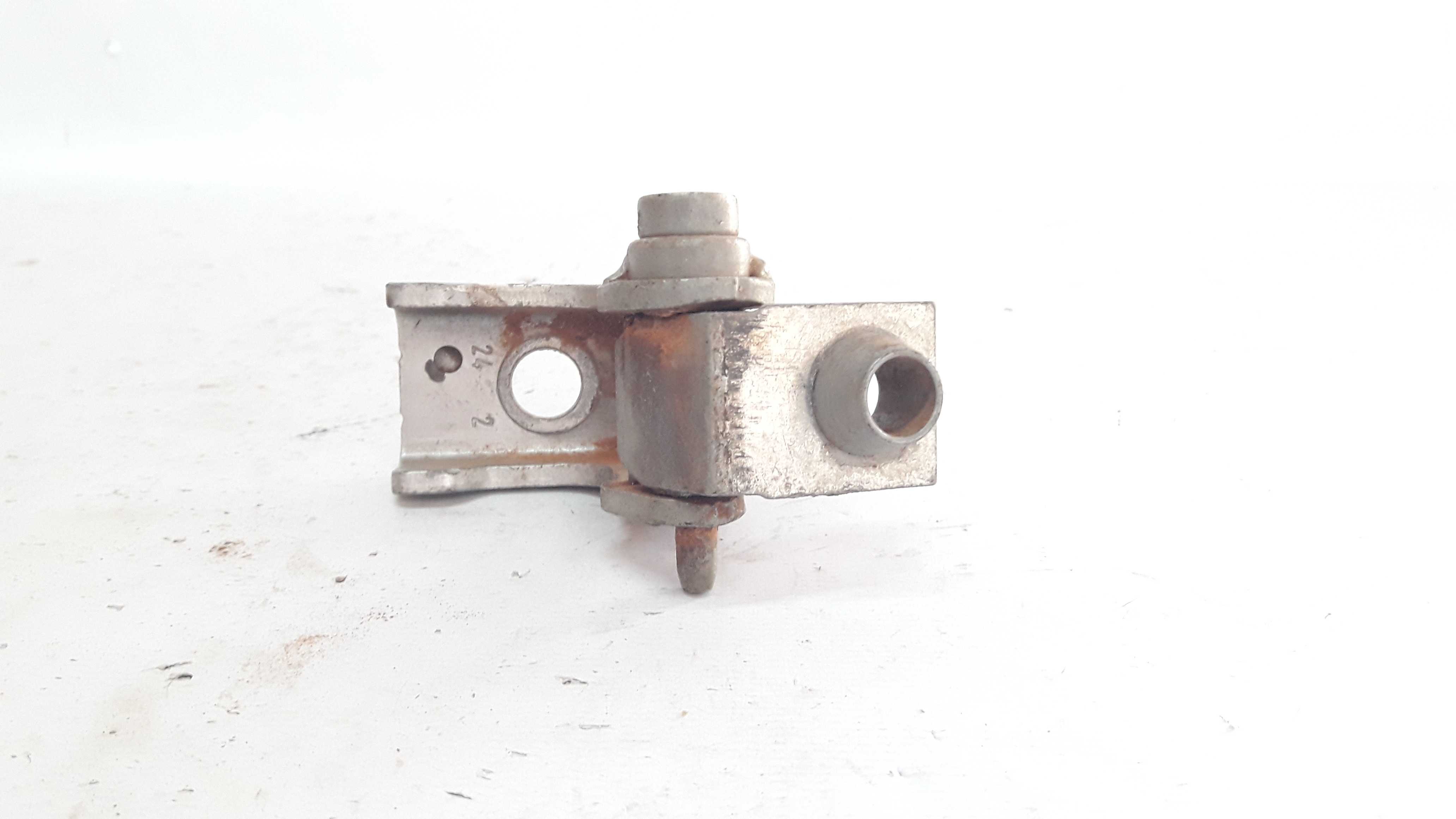 Dobradiça Traseira Esquerda Inferior Peugeot 206 99 A 10 6