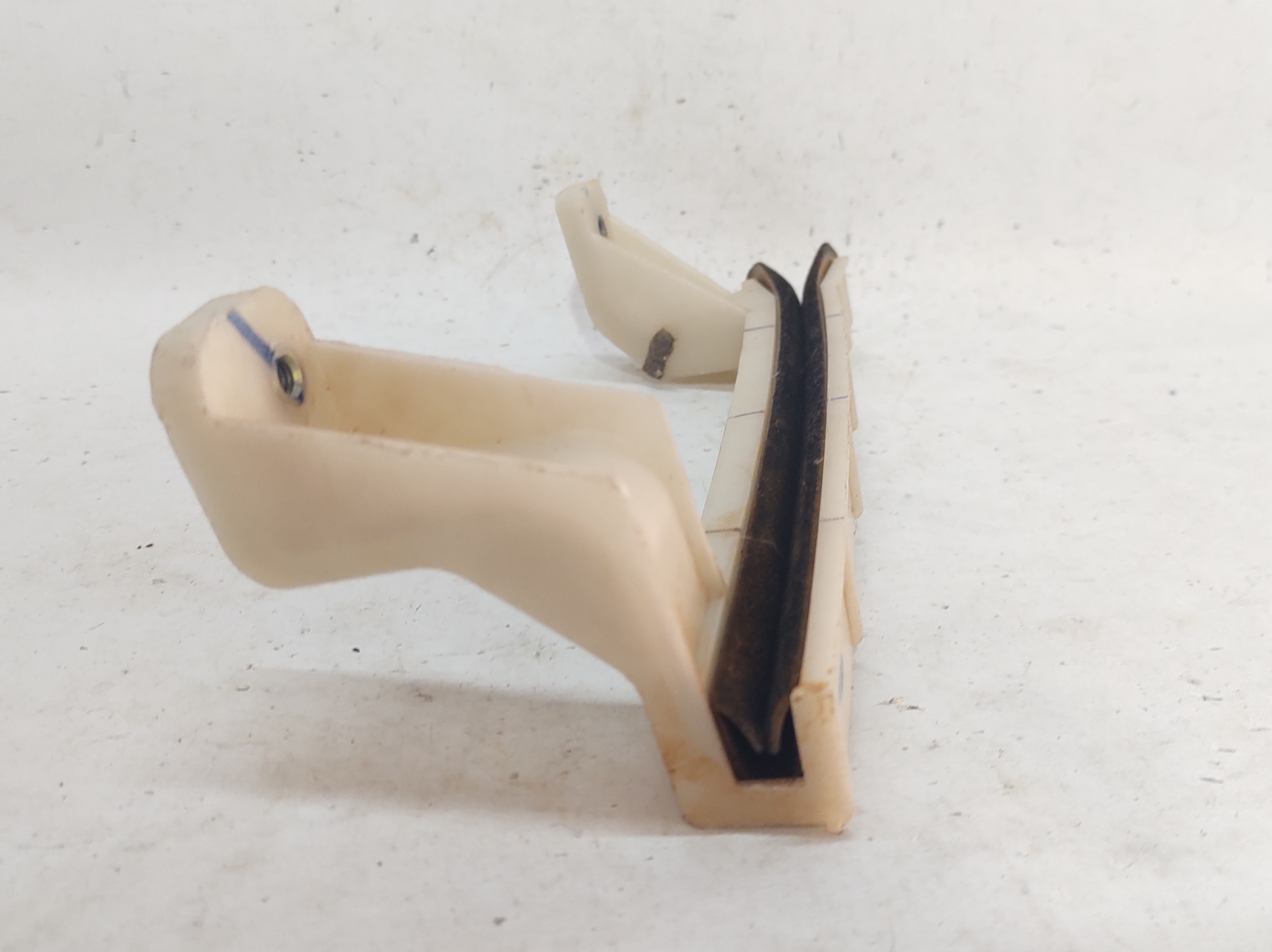 Guia Vidro Dianteiro Esquerdo Strada 20 A 23 52005782 Branco 4