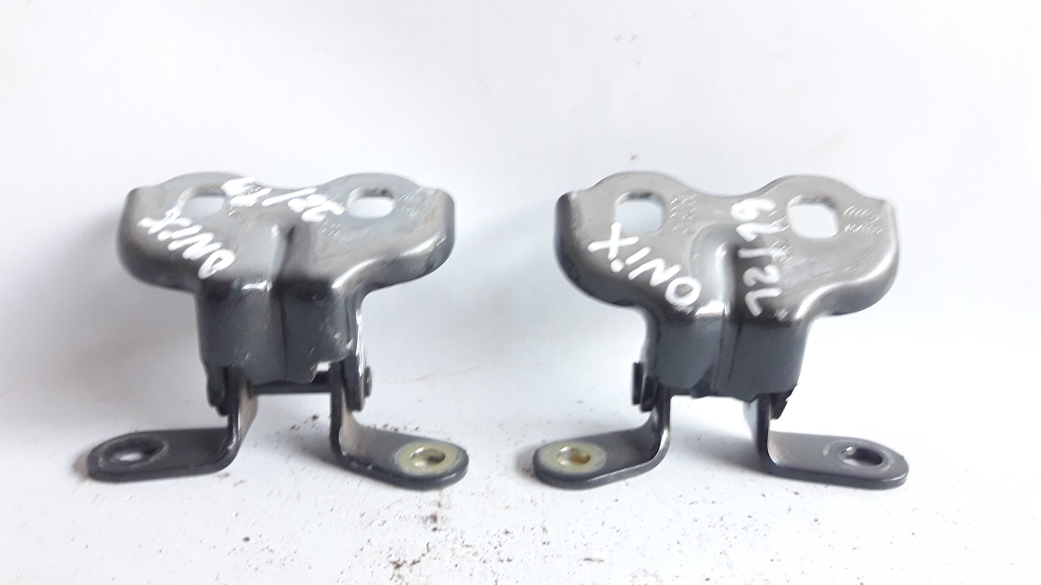 Dobradiça Porta Traseira Direita Onix 12/19 Original