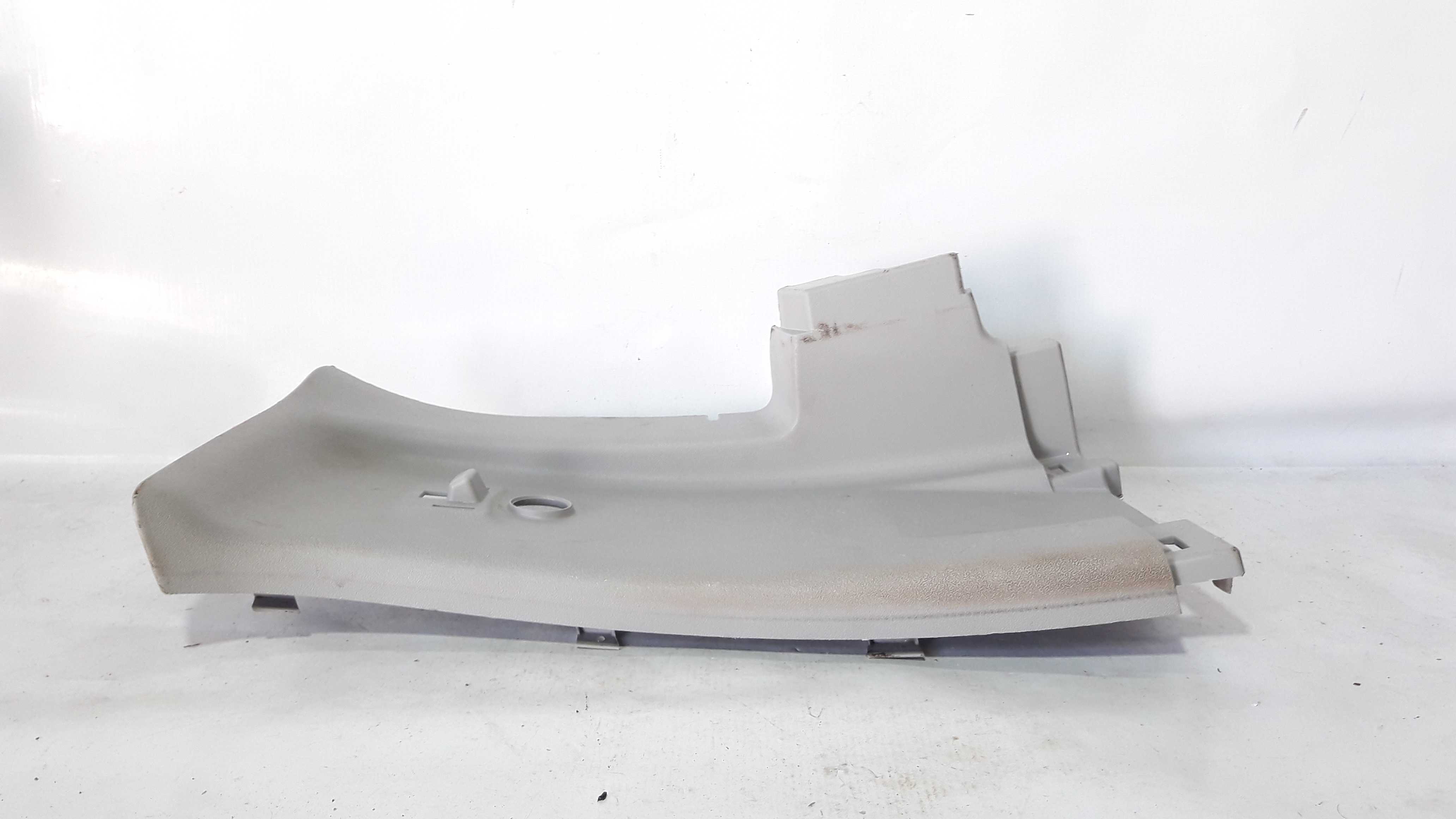 Moldura Coluna Cinto Central Direito Hilux Dupla16/20 4