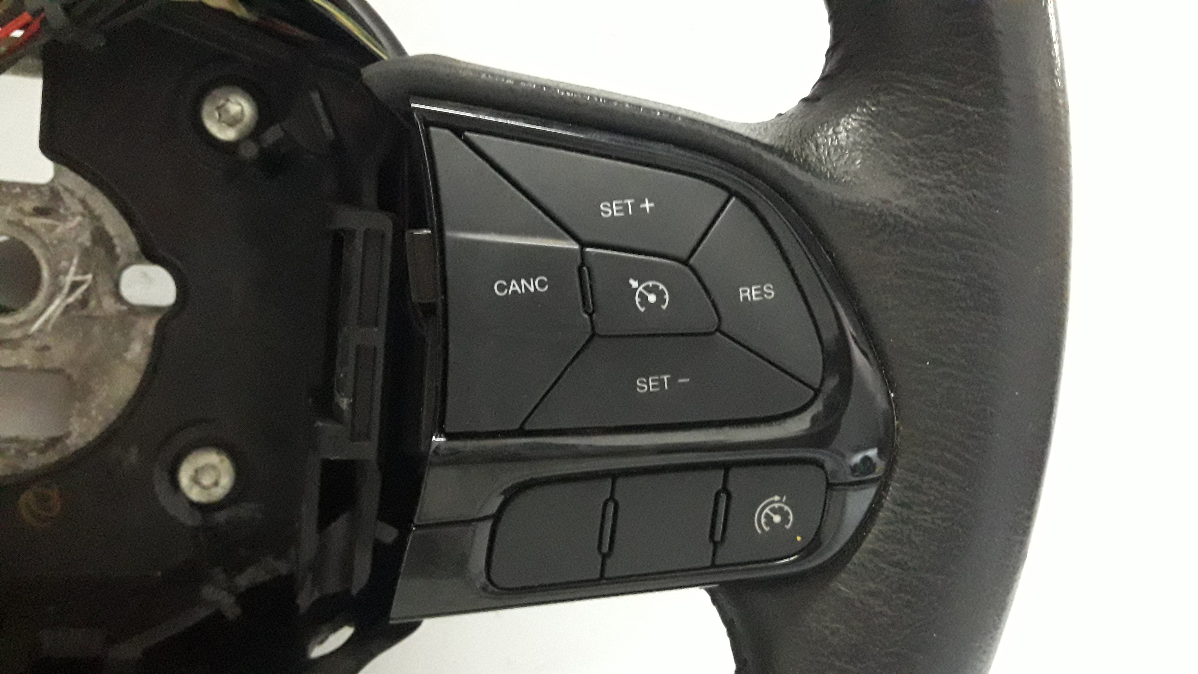 Volante  Com Comandos Sem Padle Shifts Toro  16 A 21  Preto 2