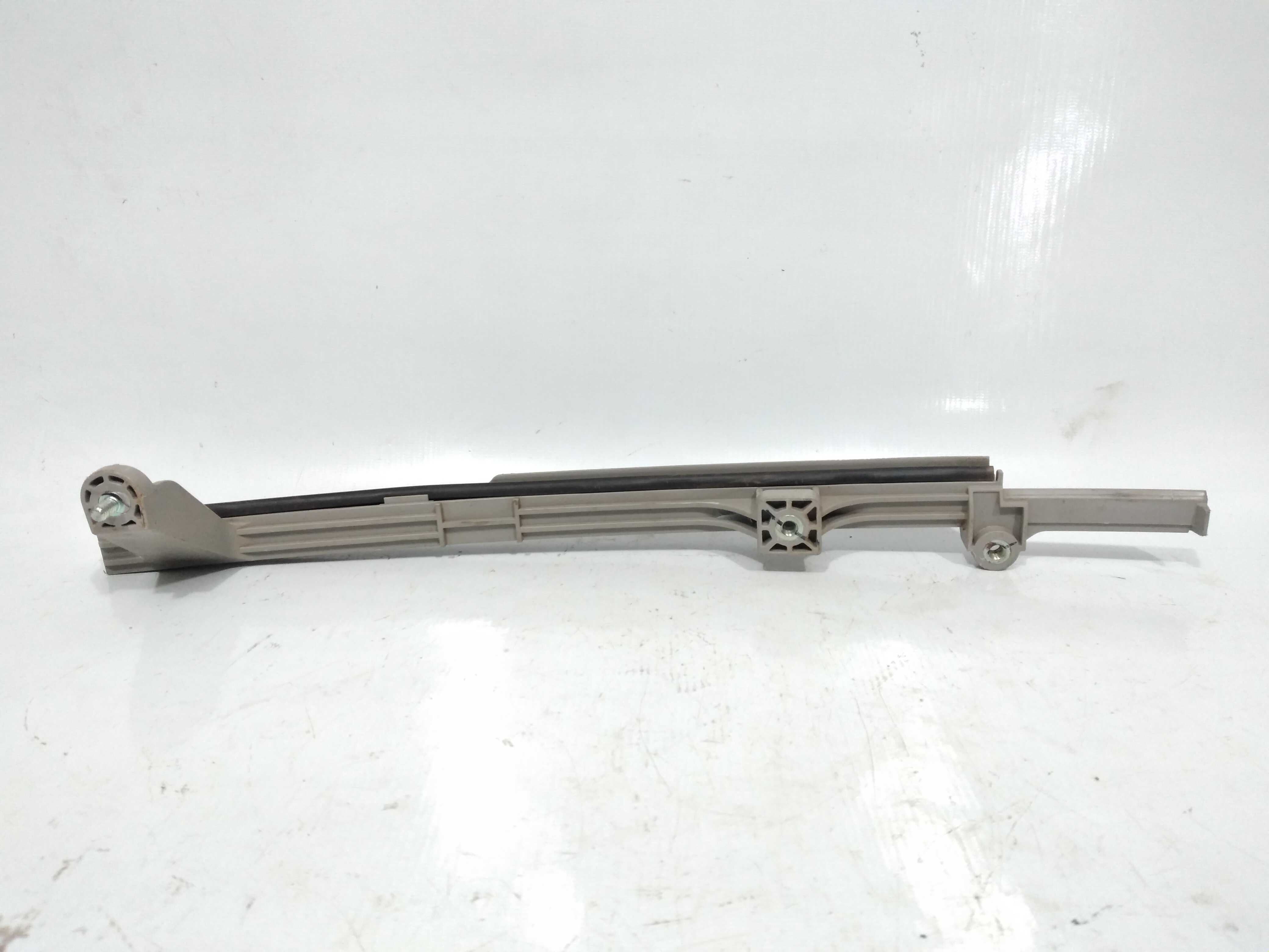 Canaleta Guia Vidro Traseiro Direito Kia Sorento 2010/13 1