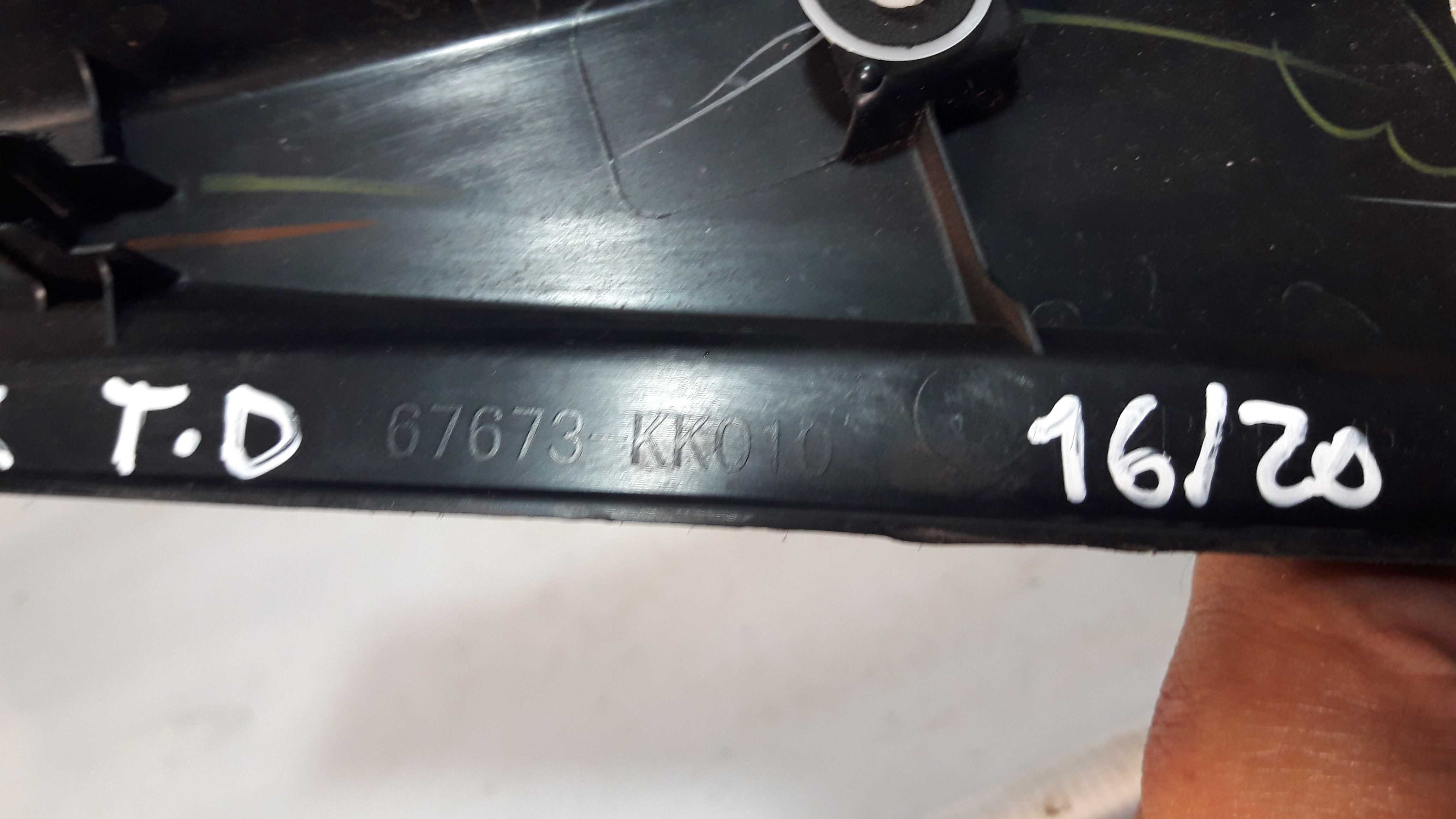 Moldura Porta Traseira Direita Hilux 16/20 67673kk010 25215 Preto 6