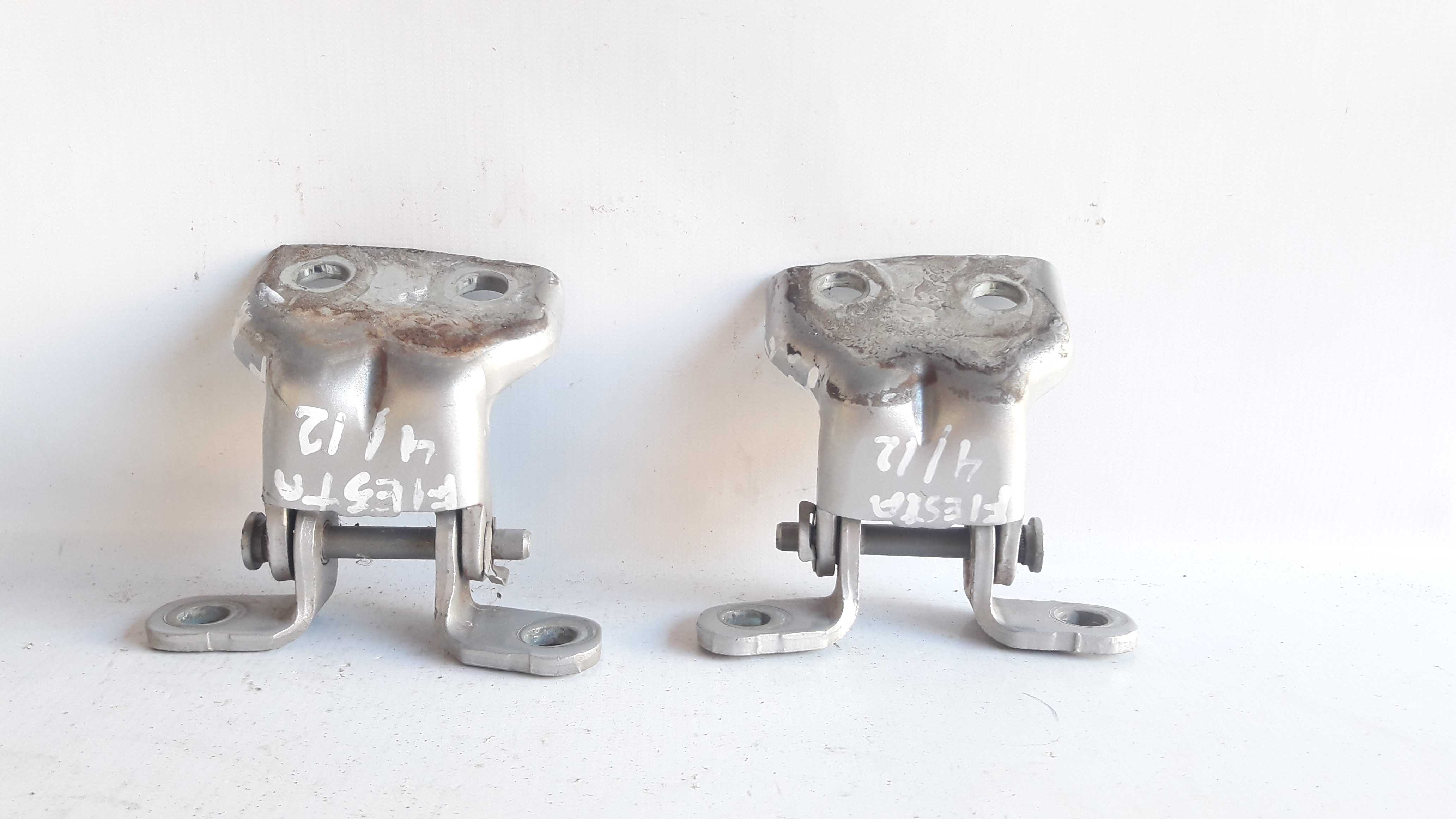 Dobradiças Porta Traseira Esquerda Fiesta 04/12 Original 1