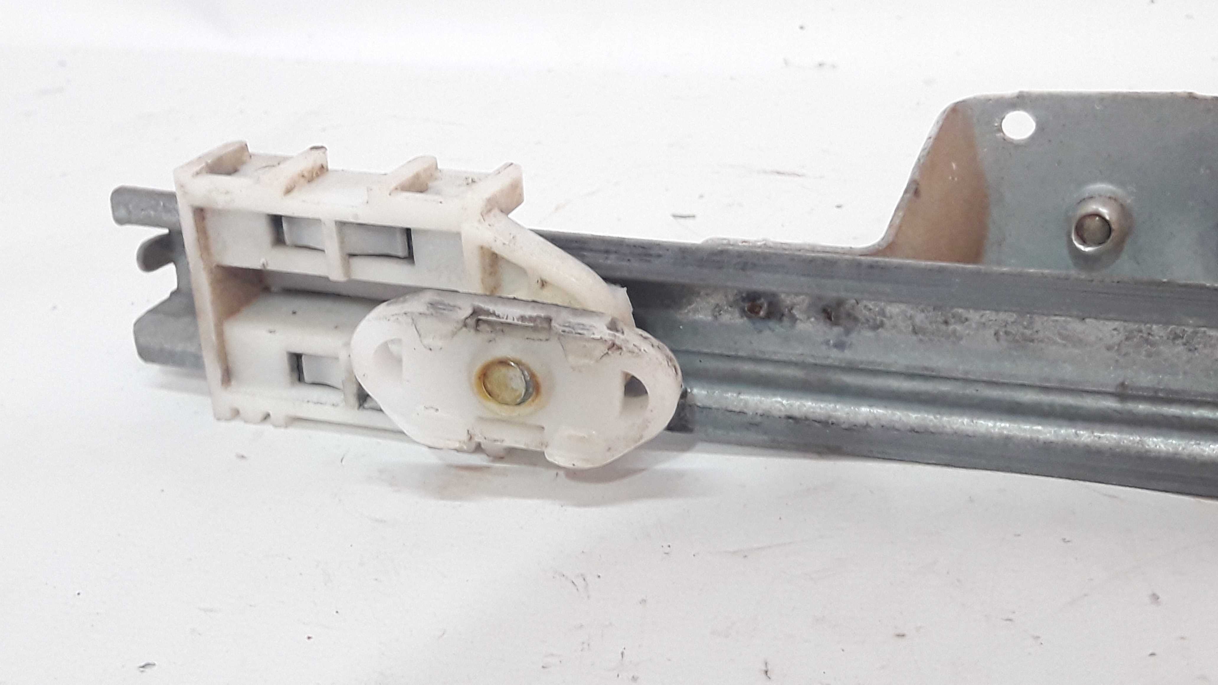 Guia Canaleta Vidro Dianteiro Direito Meriva 2/12 93335960 – Cinza 4