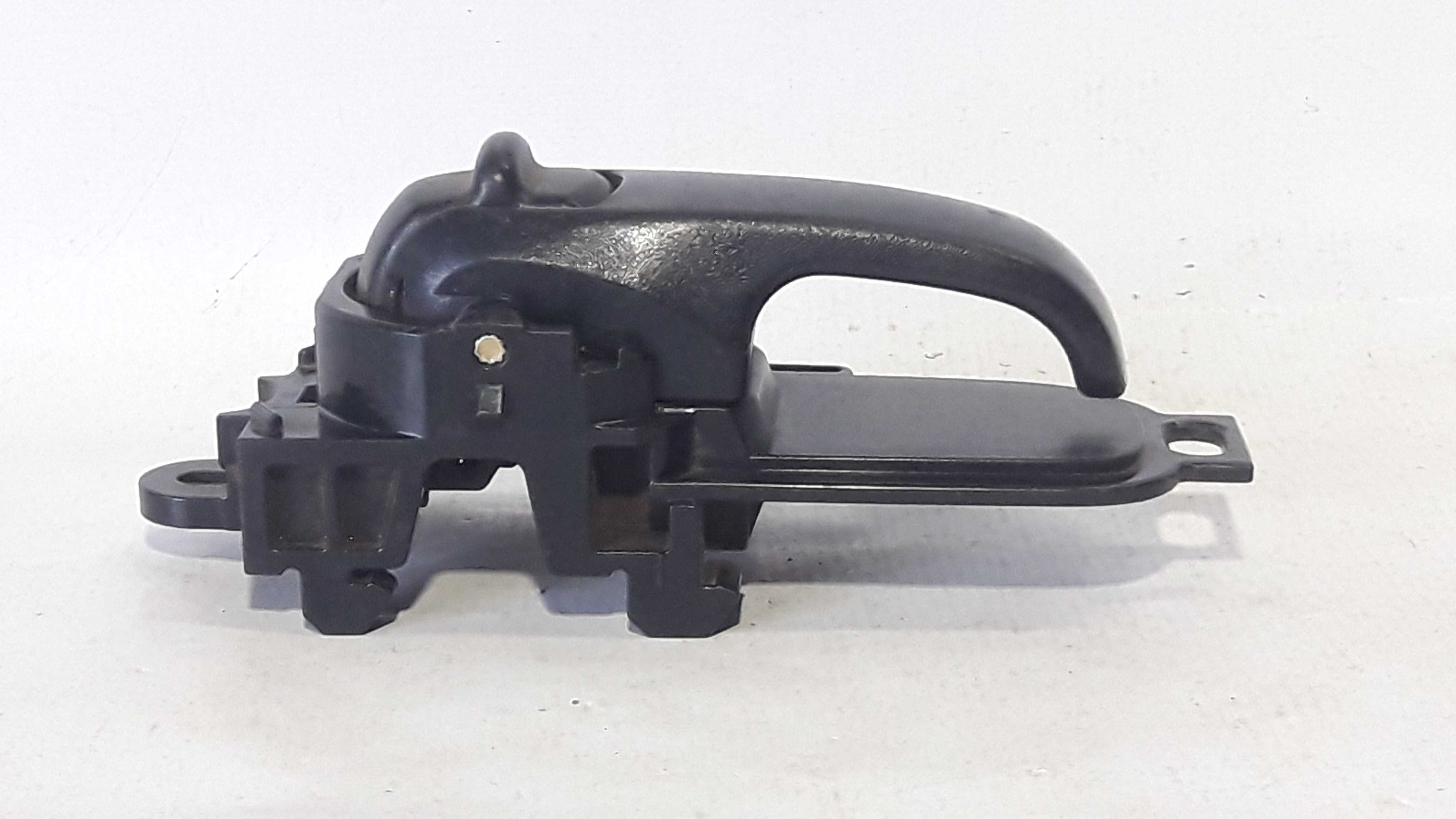 Maçaneta Int Traseira Direita Livina 25720  – Preto – Traseira 4