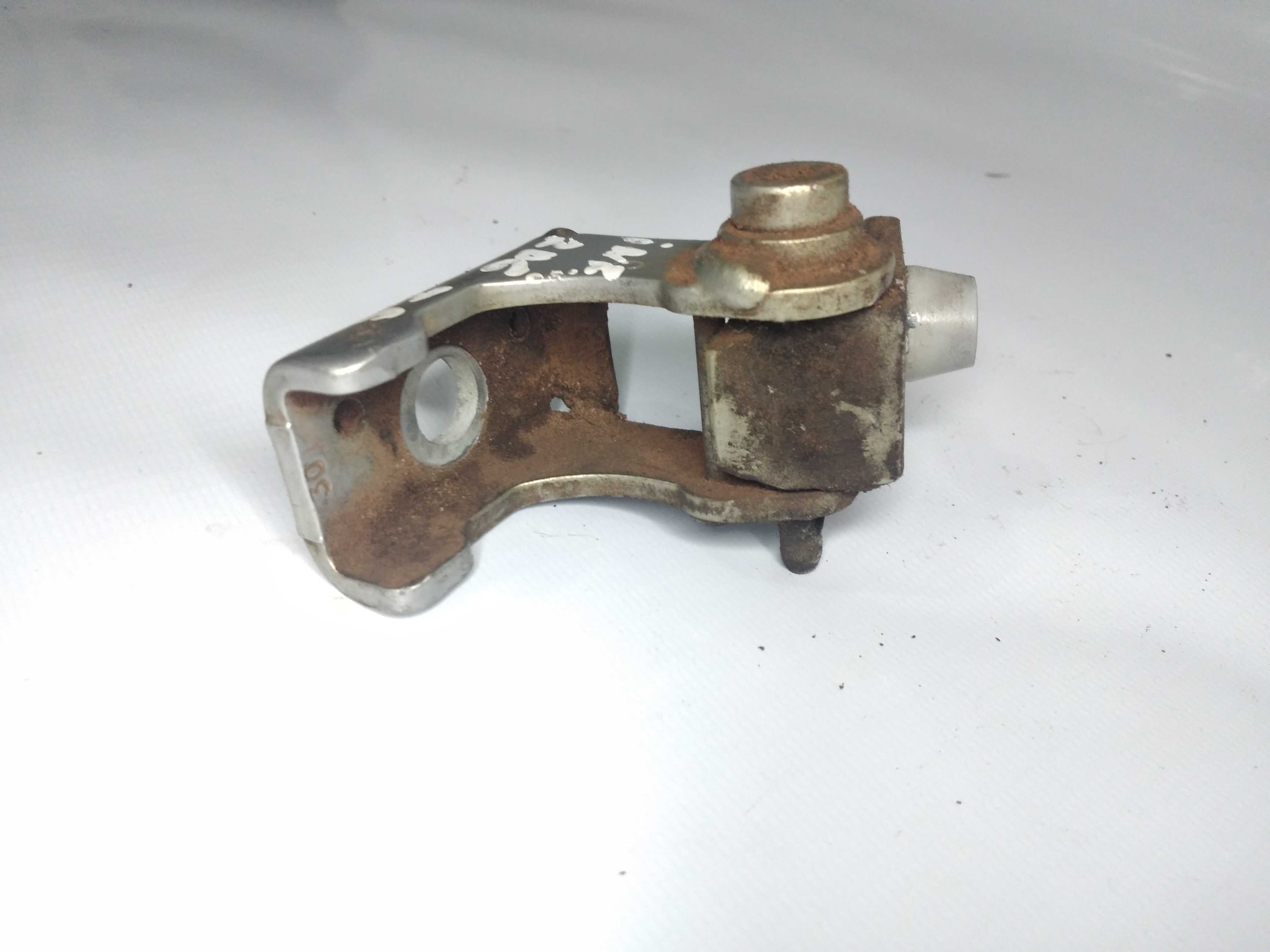 Dobradiça Porta Traseira Esquerda Inferior Peugeot 206 3