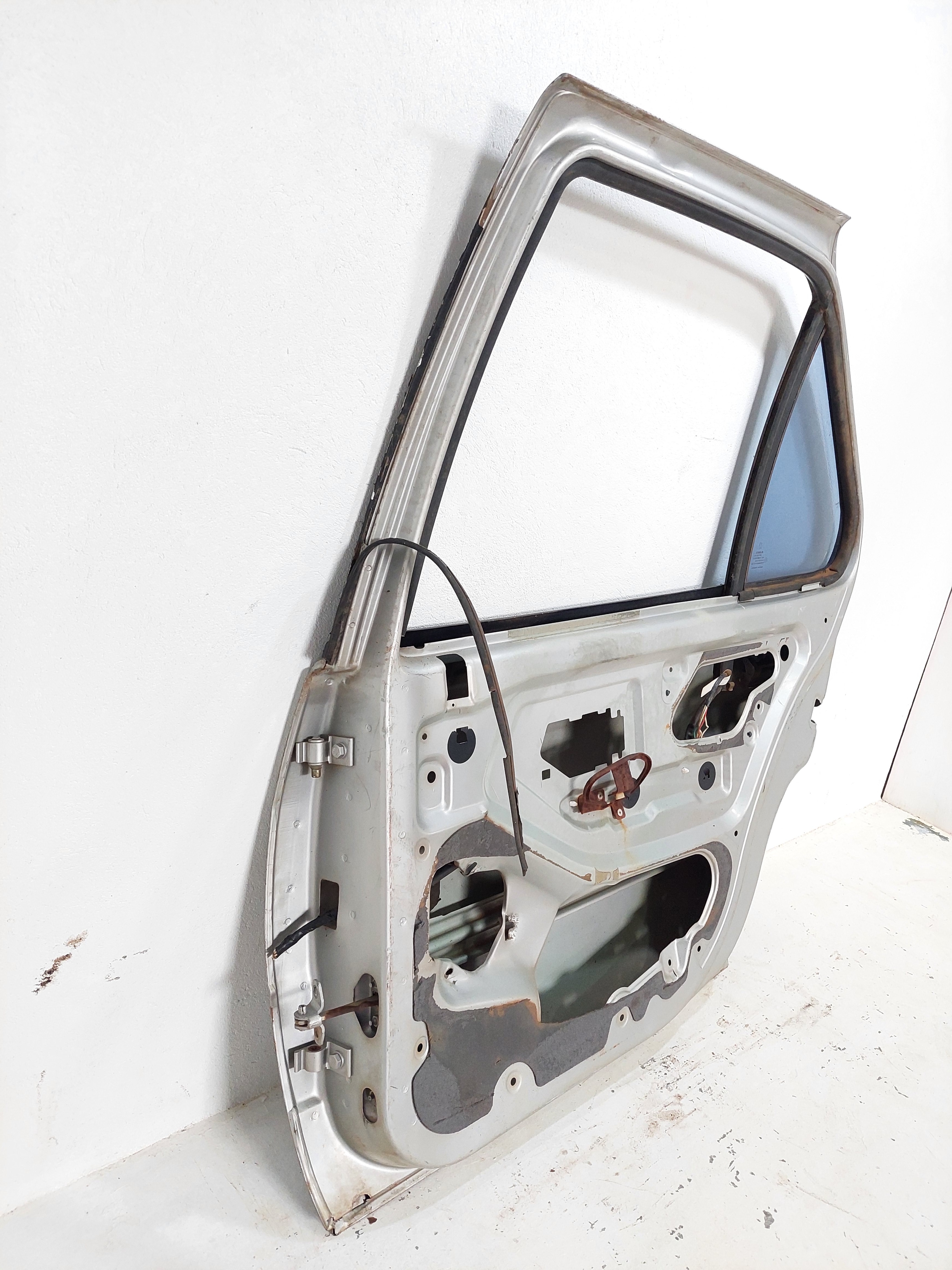 Porta Traseira Direita Peugeot 106 C/avarias Original 2